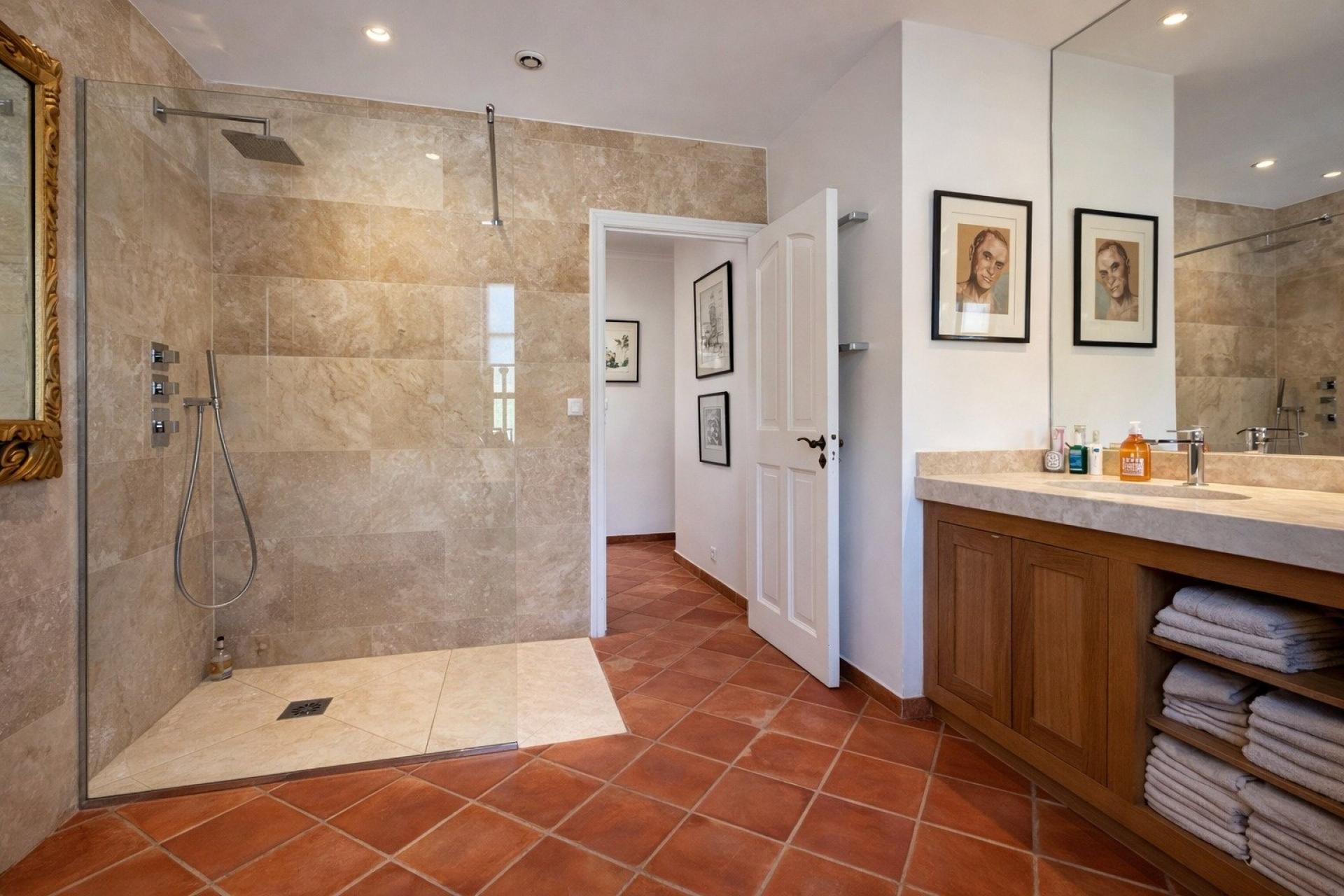 Photo 13 of the listing.