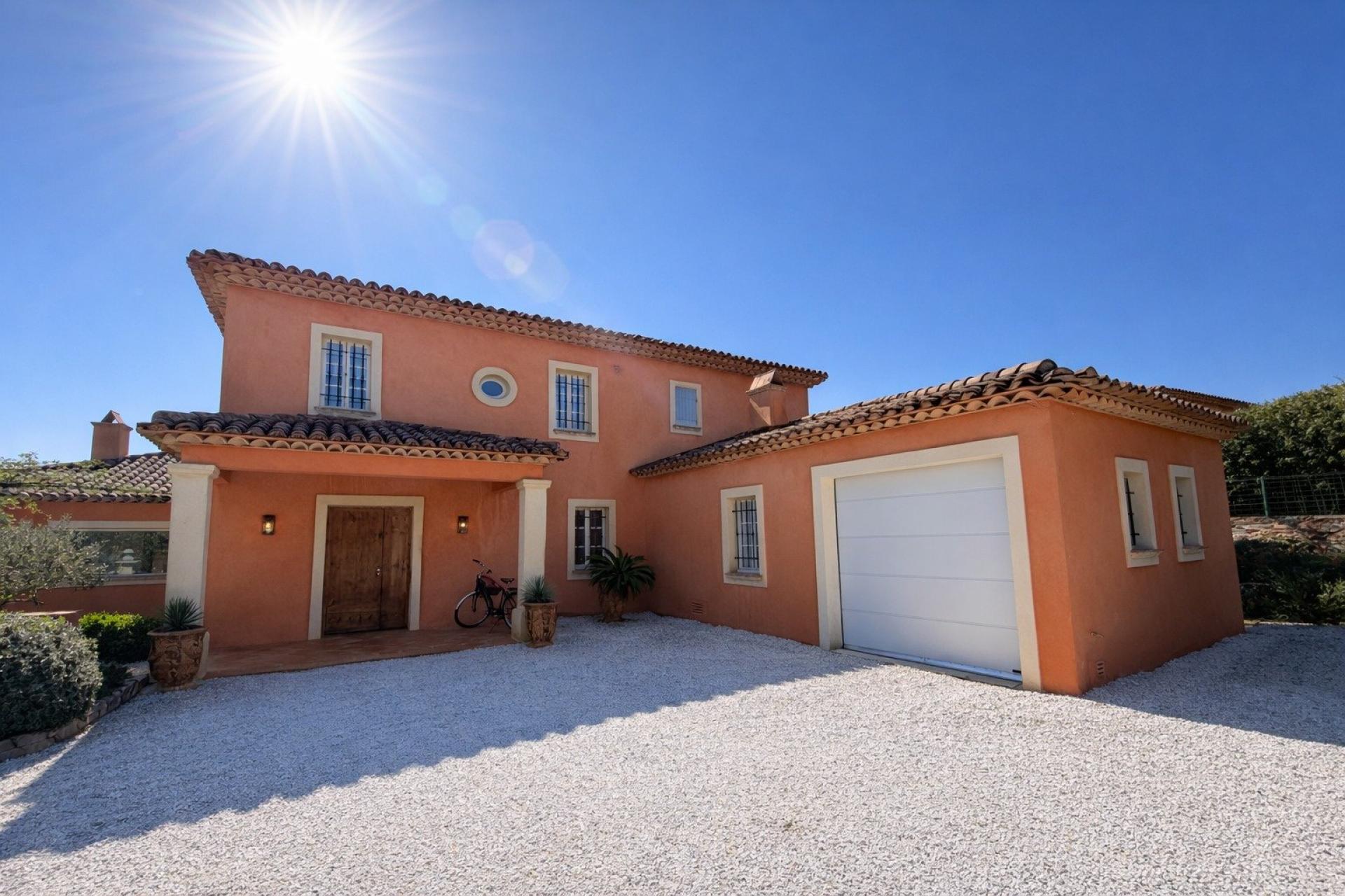 Photo 14 of the listing.