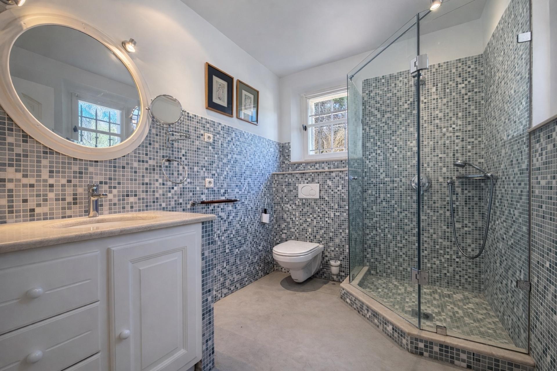 Photo 12 of the listing.