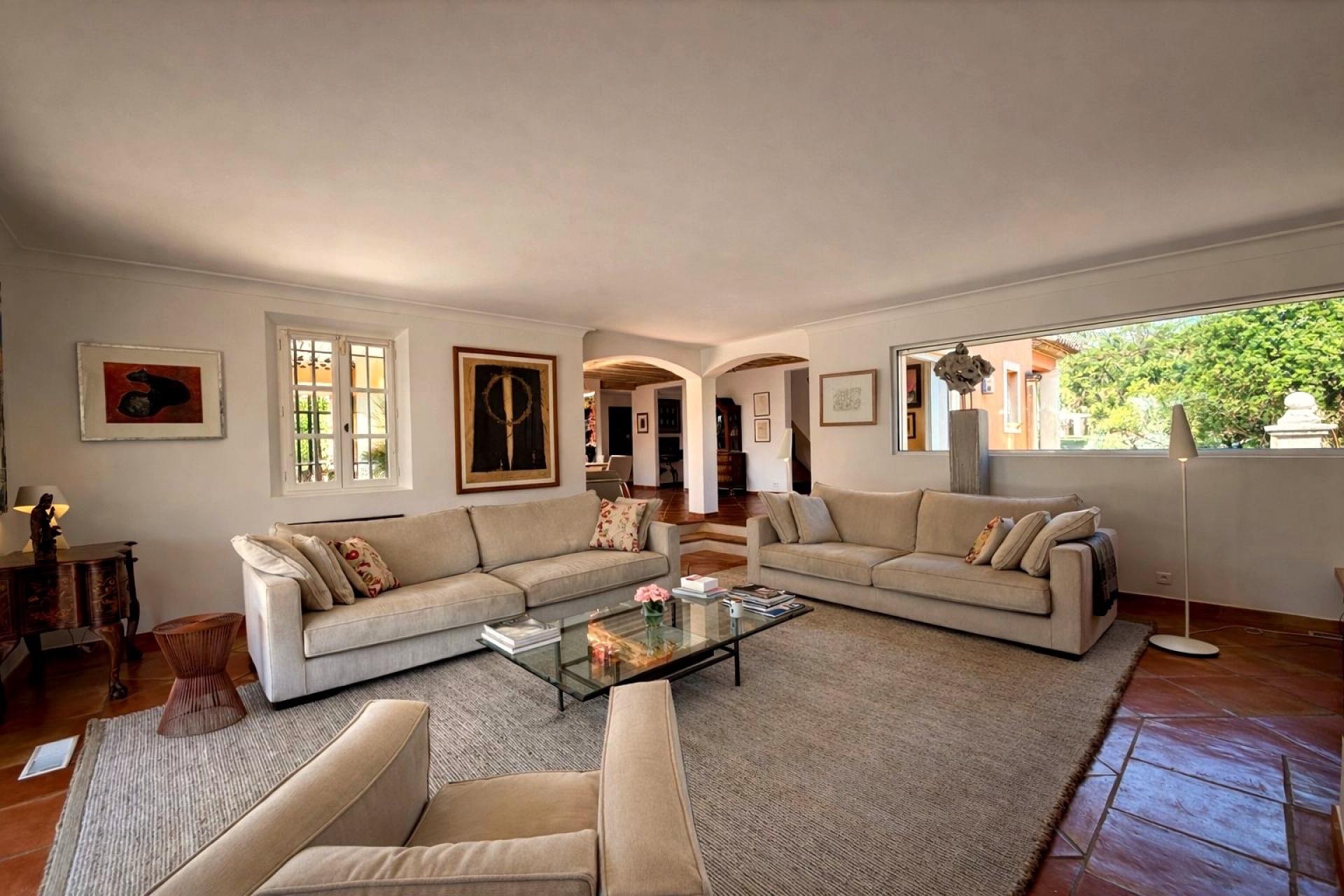 Photo 4 of the listing.