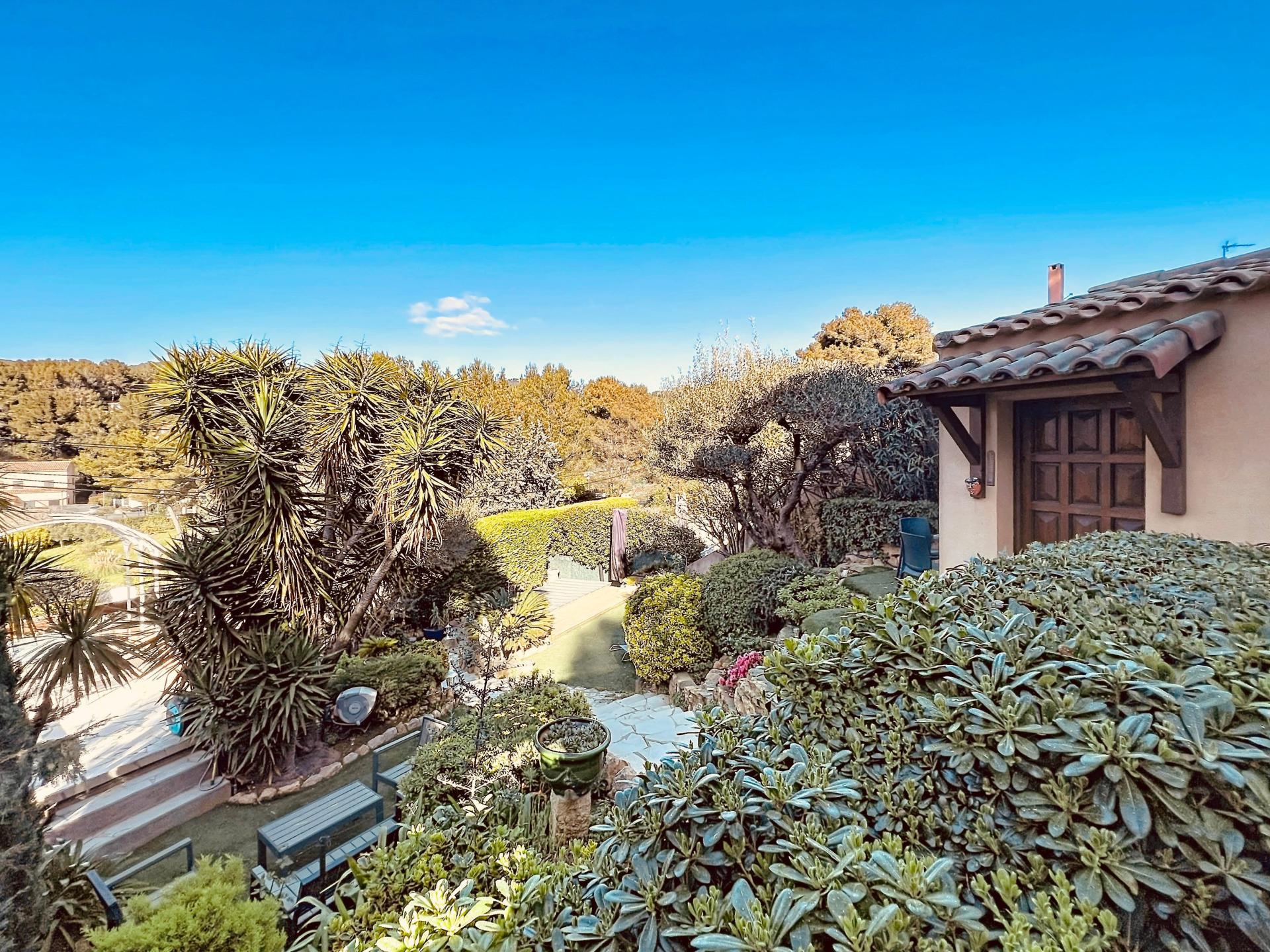 Photo 2 of the listing.