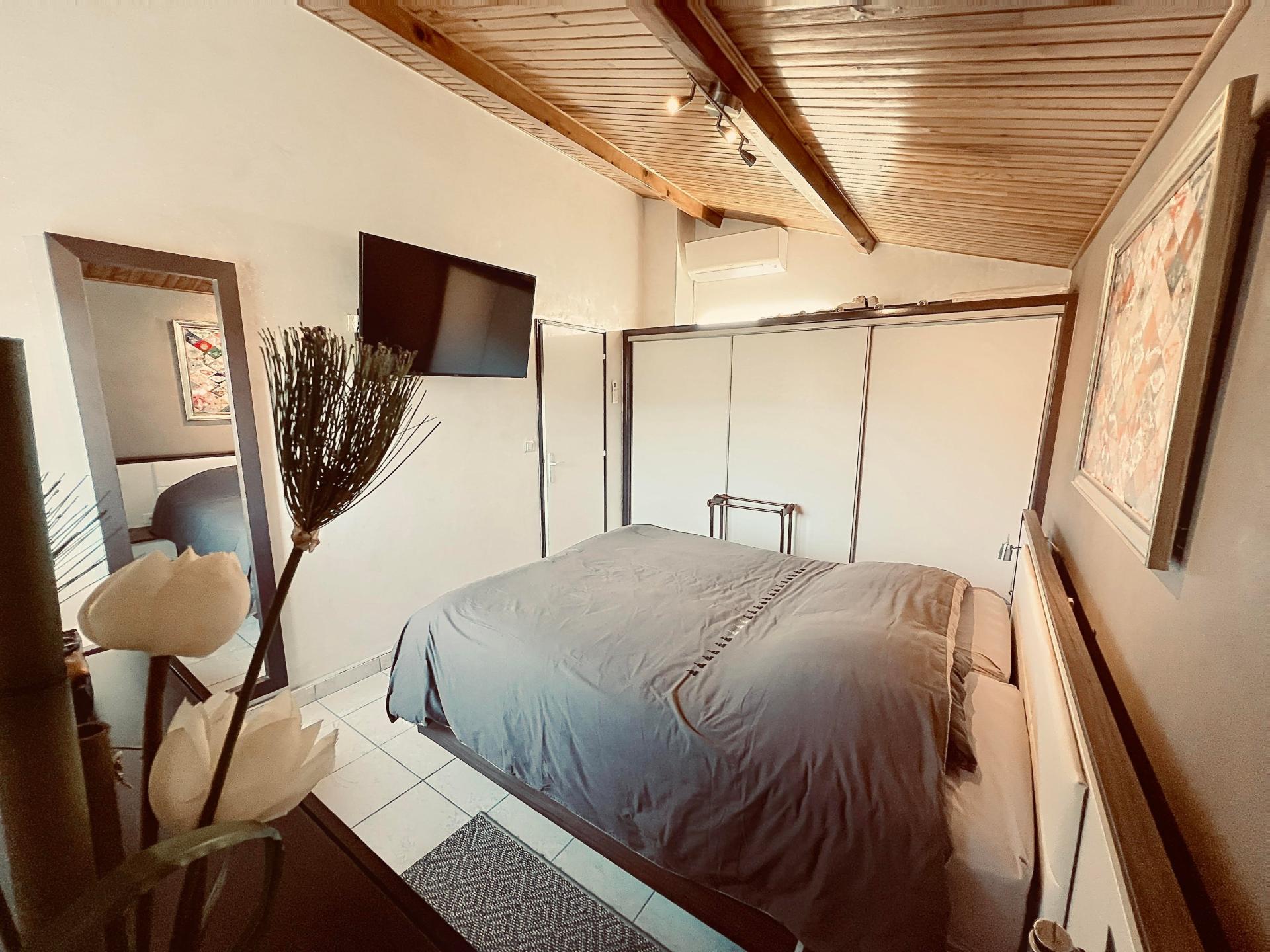 Photo 6 of the listing.