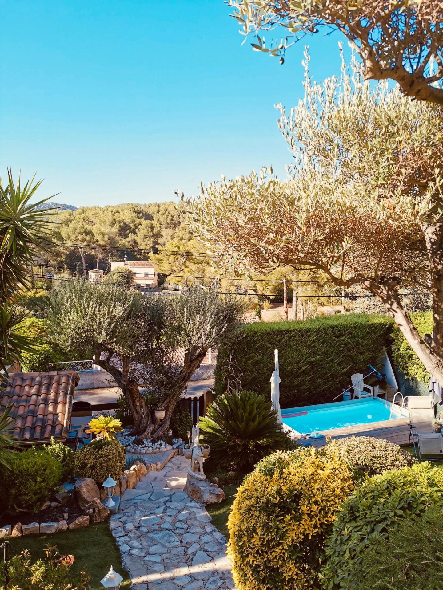 Photo 3 of the listing.