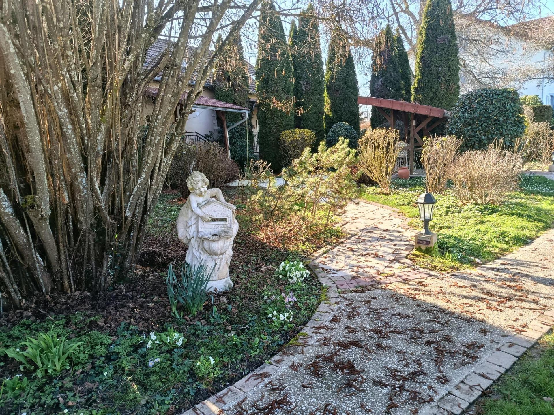 Photo 17 of the listing.