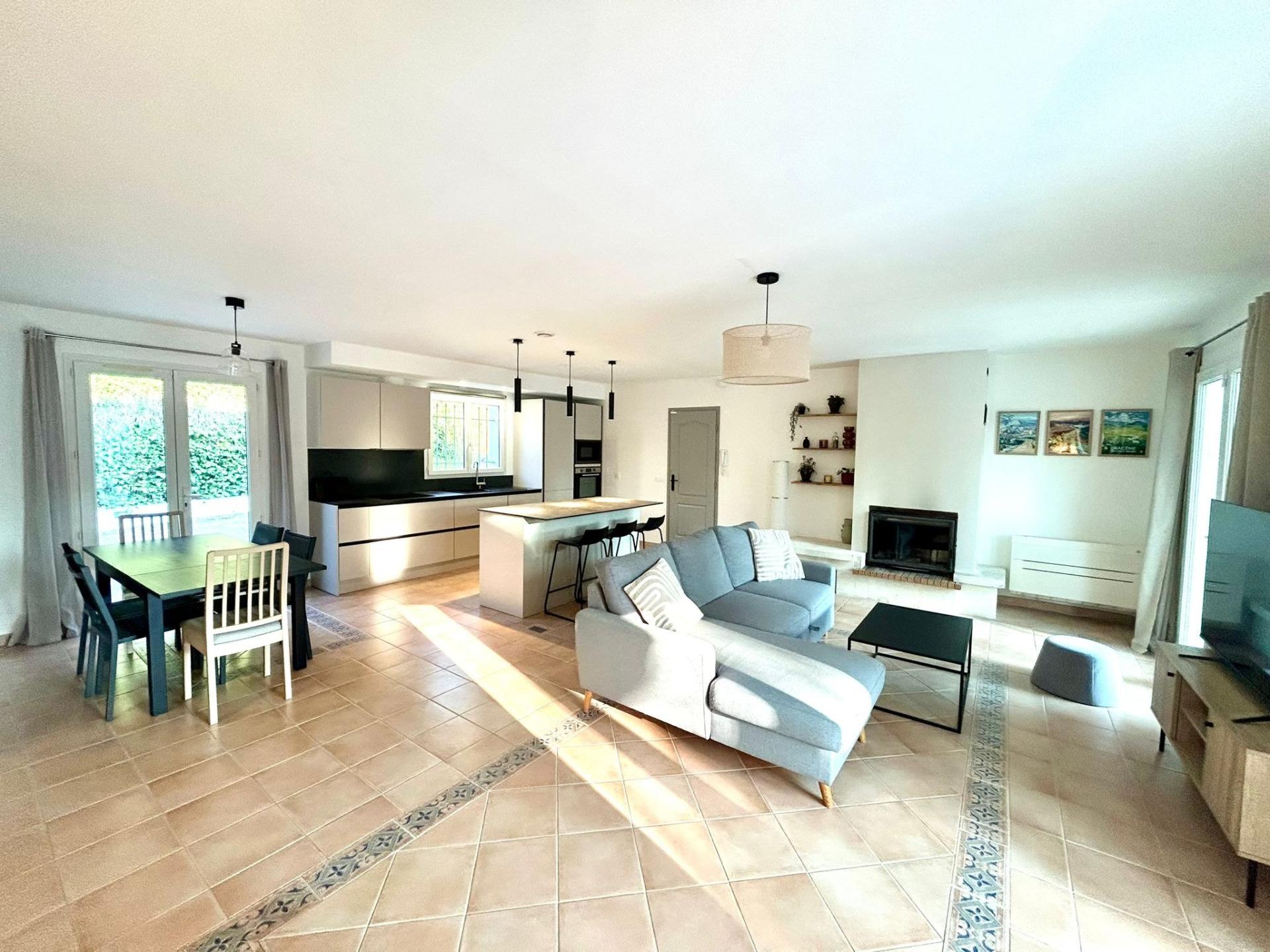 Photo 3 of the listing.