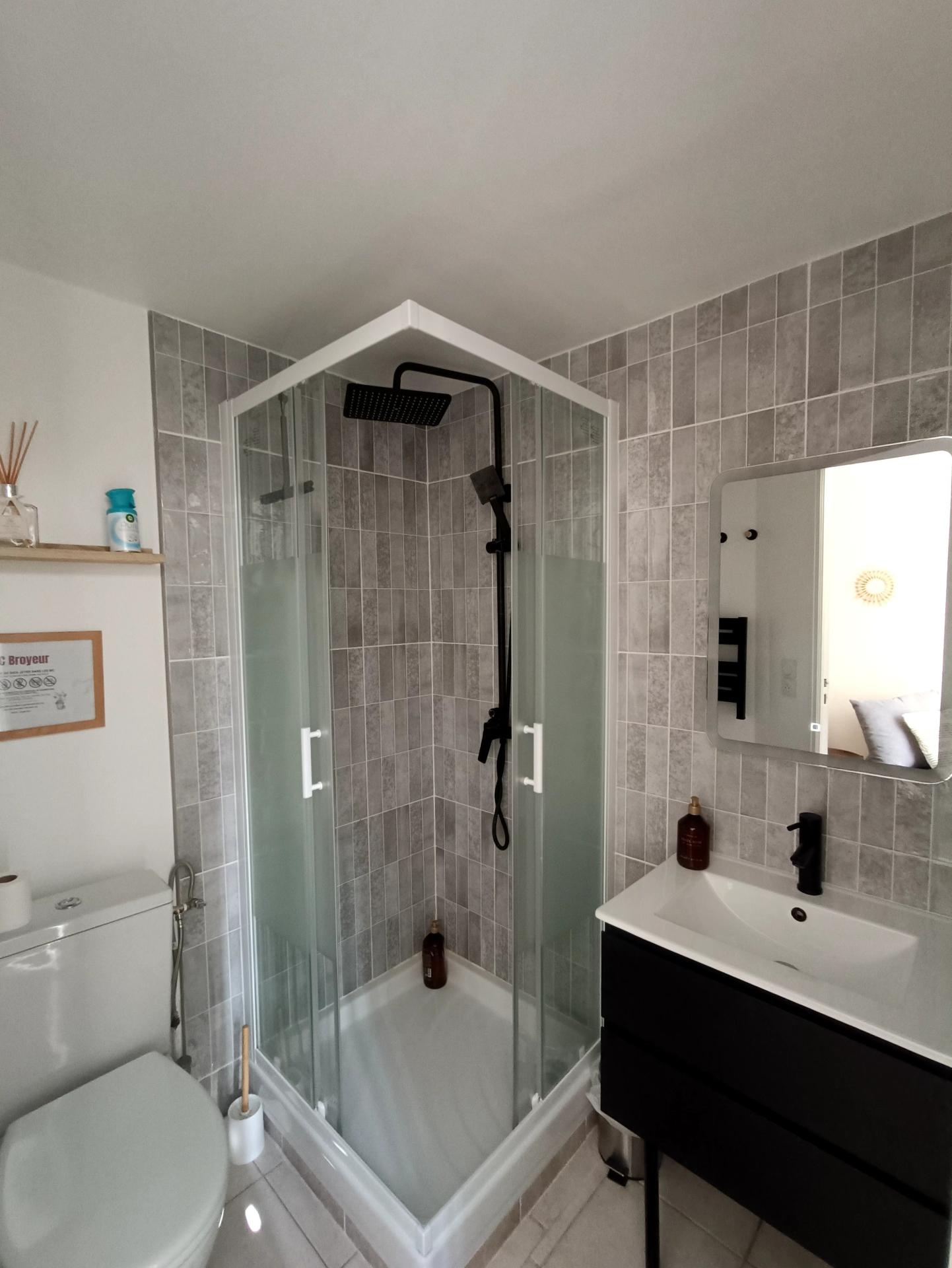 Photo 7 of the listing.