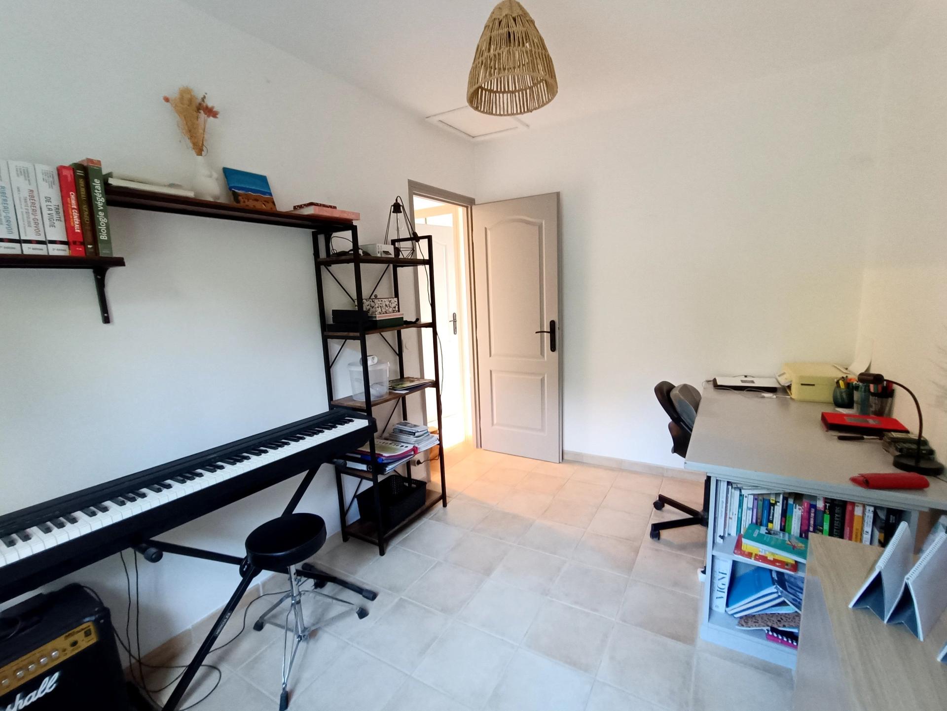 Photo 11 of the listing.