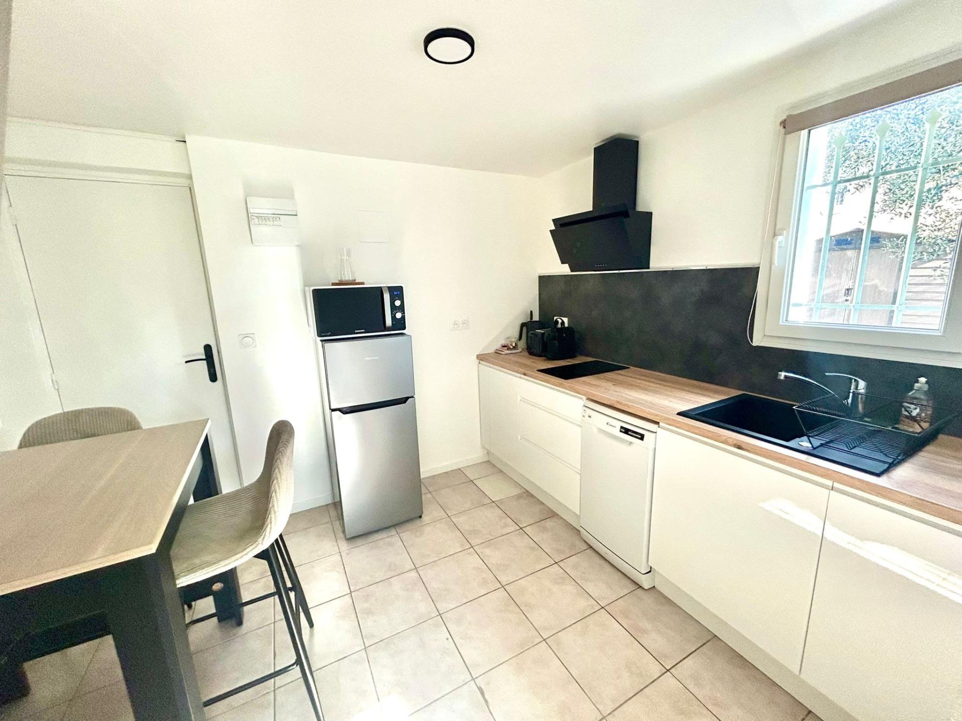 Photo 8 of the listing.