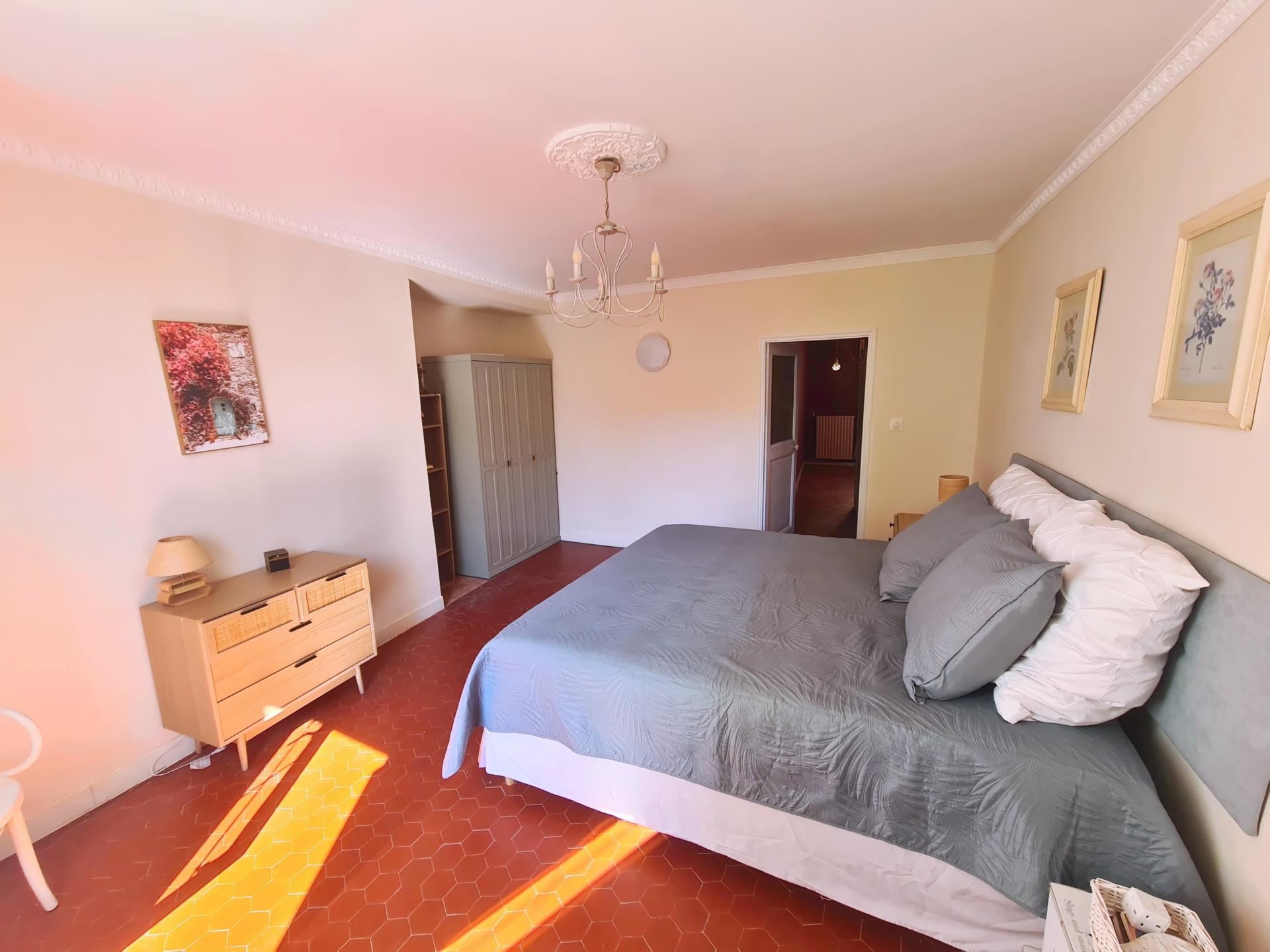 Photo 10 of the listing.