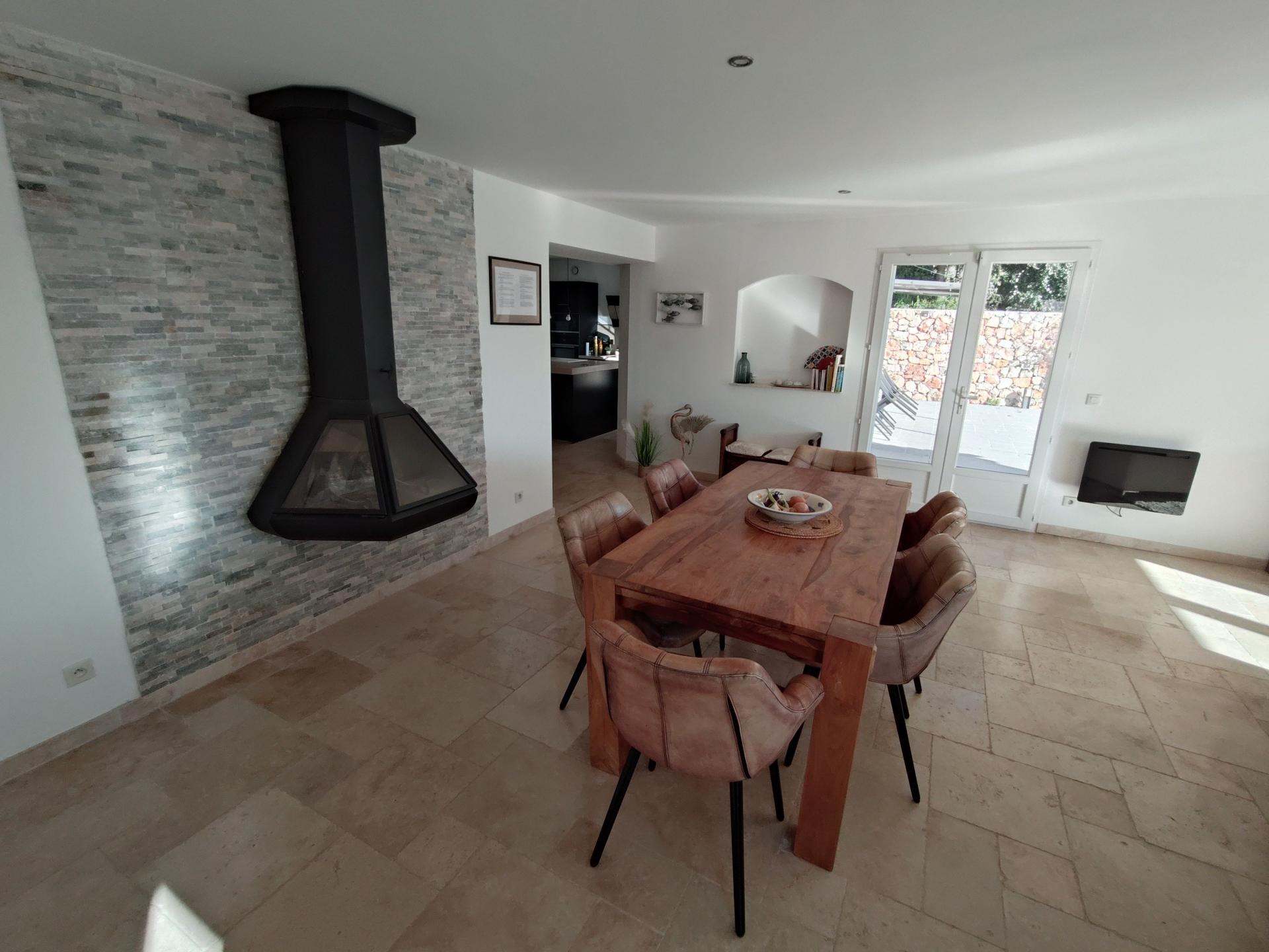 Photo 4 of the listing.