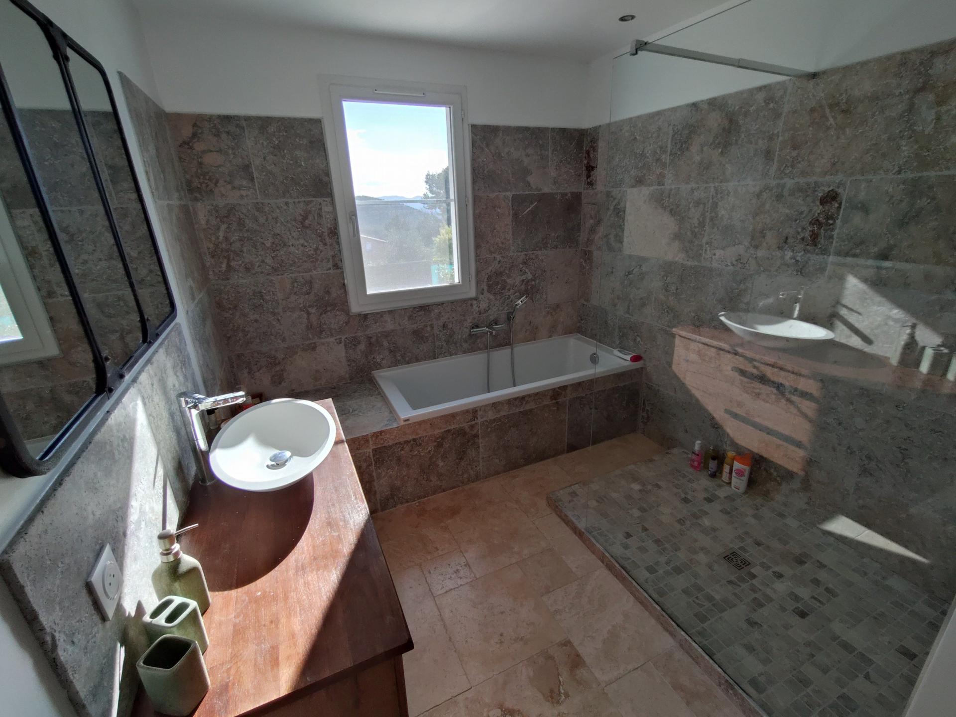 Photo 11 of the listing.