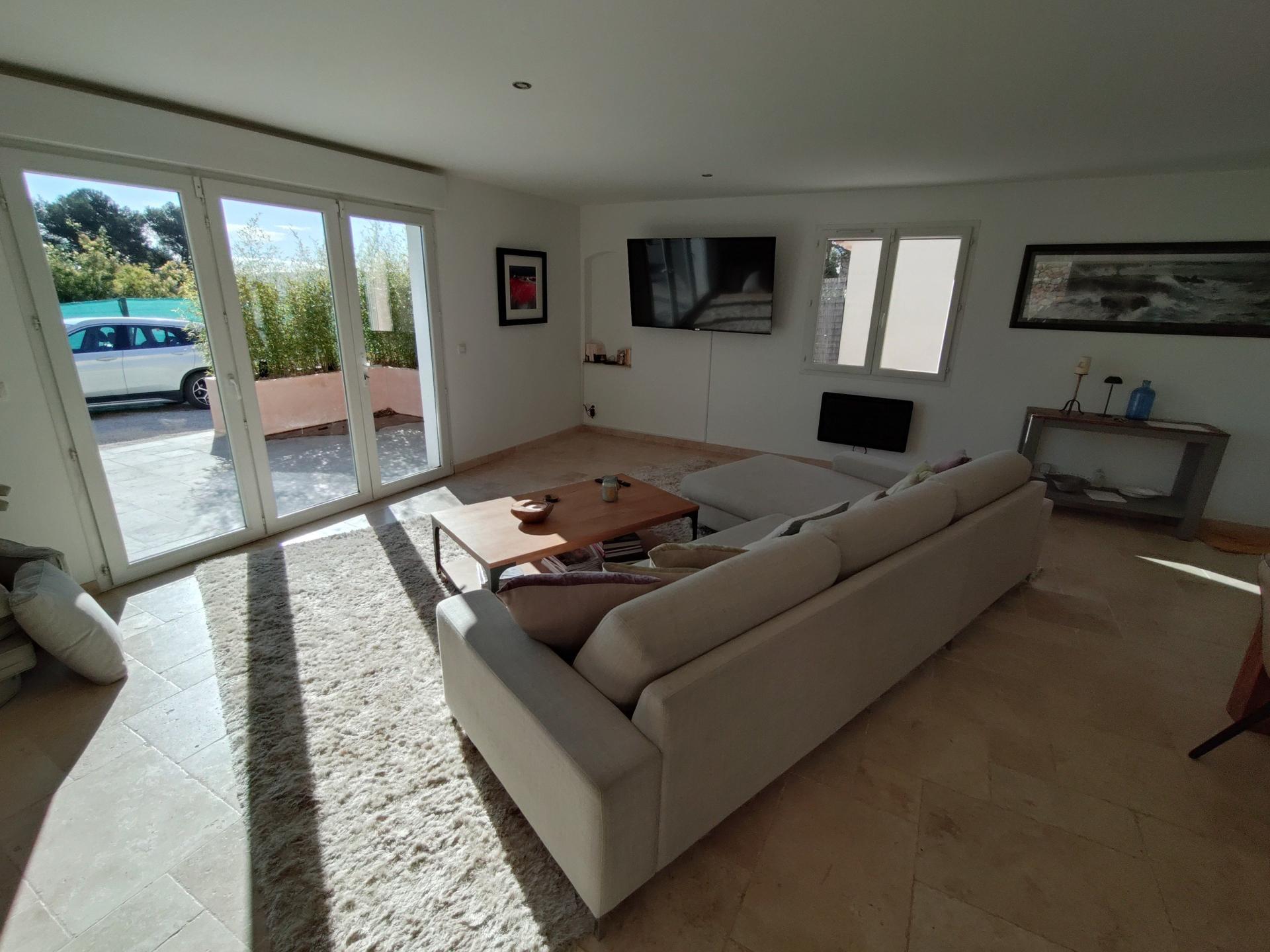 Photo 3 of the listing.