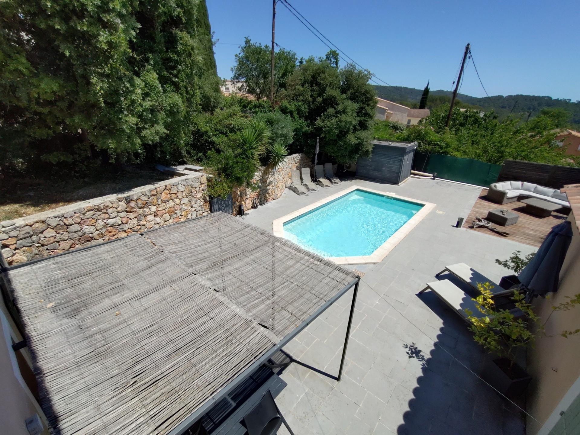 Photo 2 of the listing.