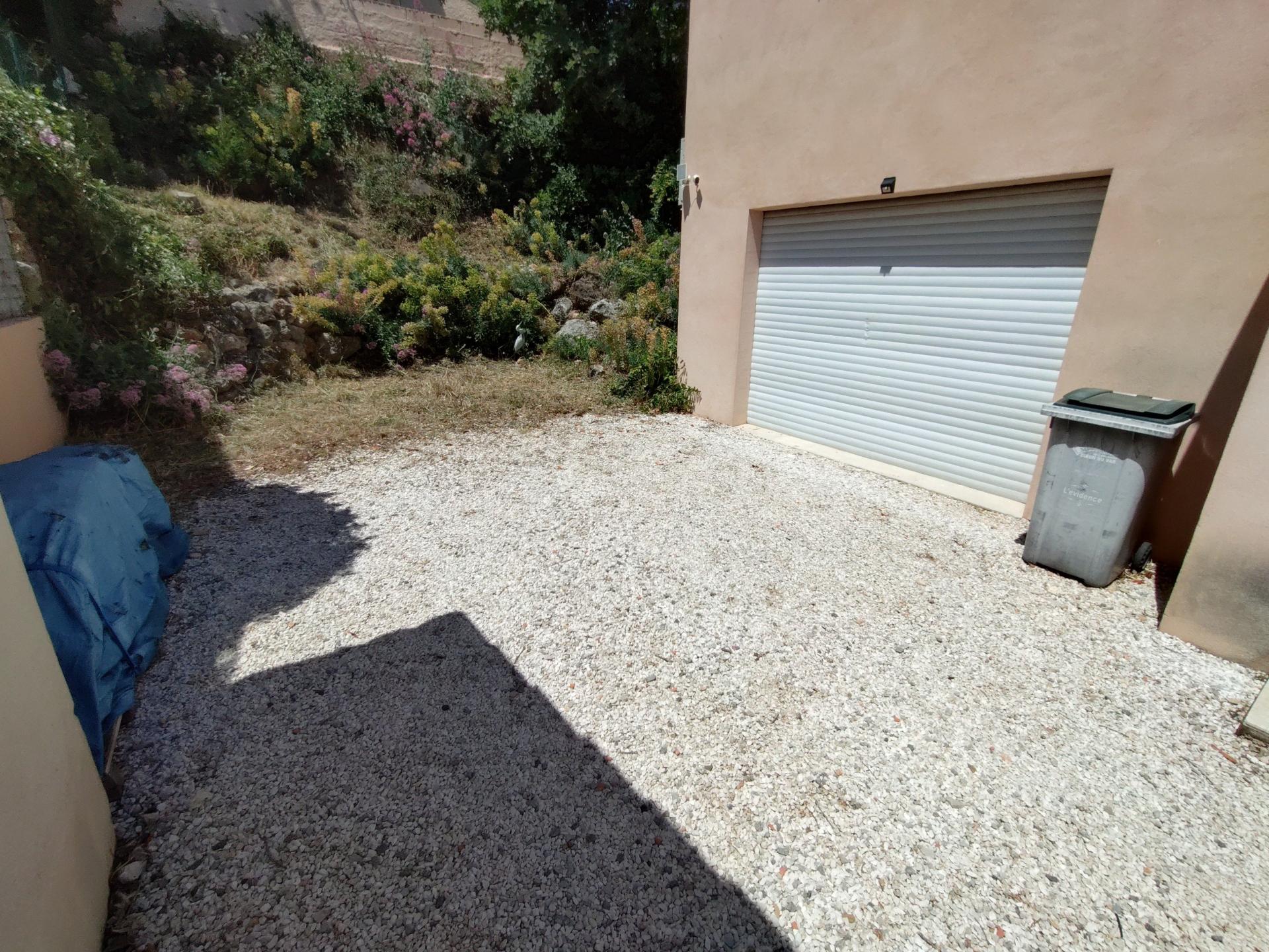 Photo 5 of the listing.