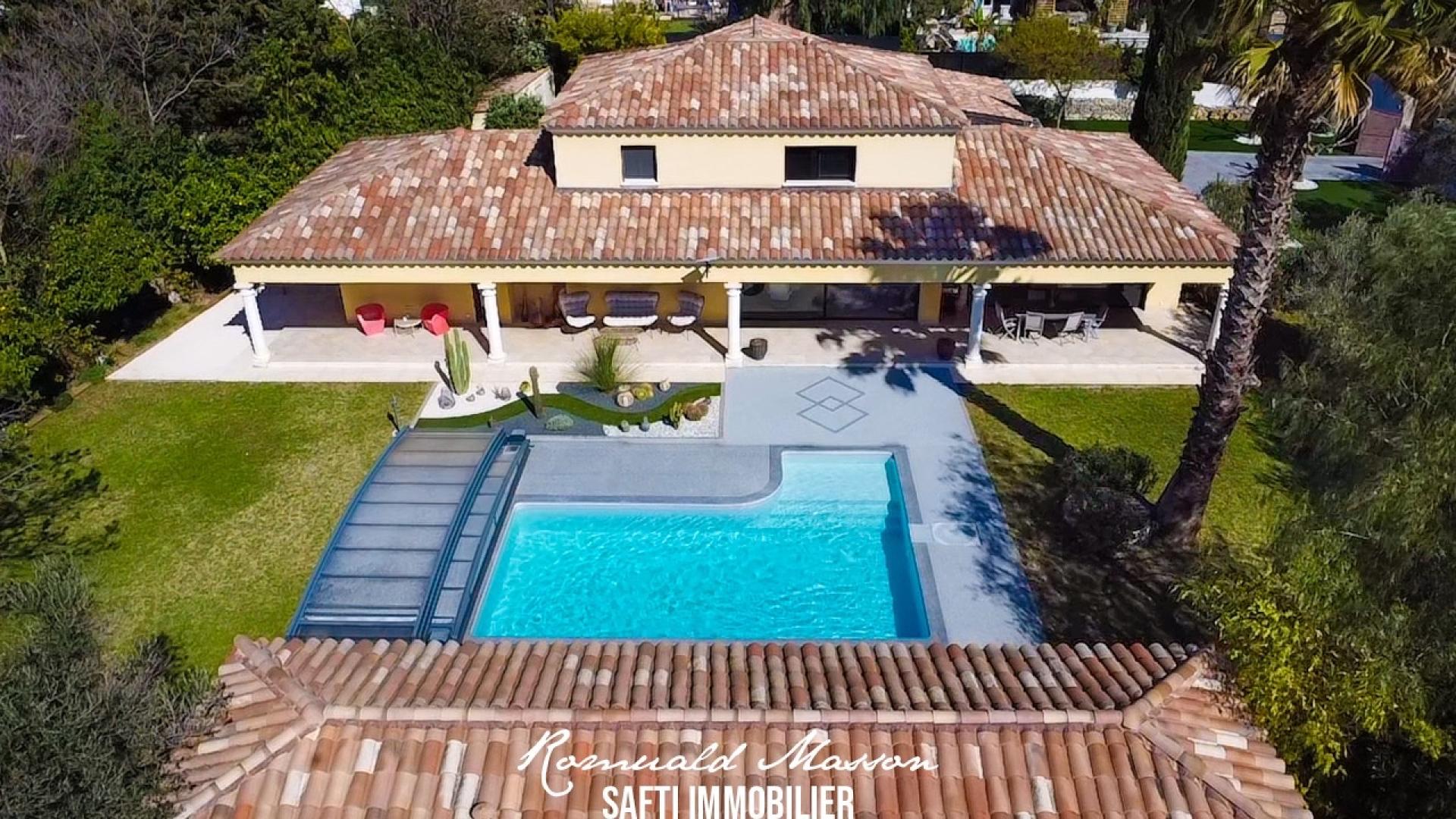 Photo 2 of the listing.