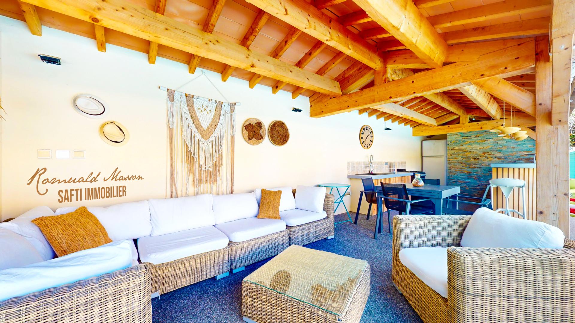 Photo 9 of the listing.