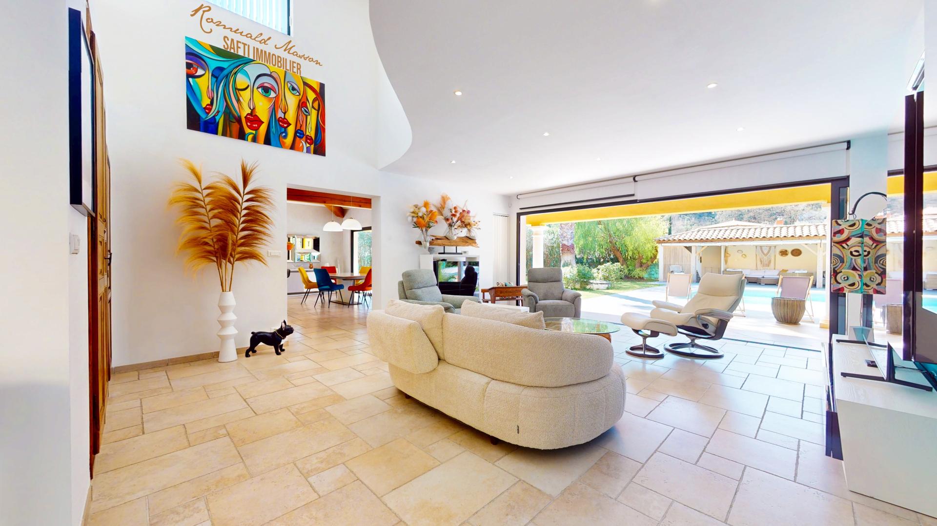 Photo 5 of the listing.