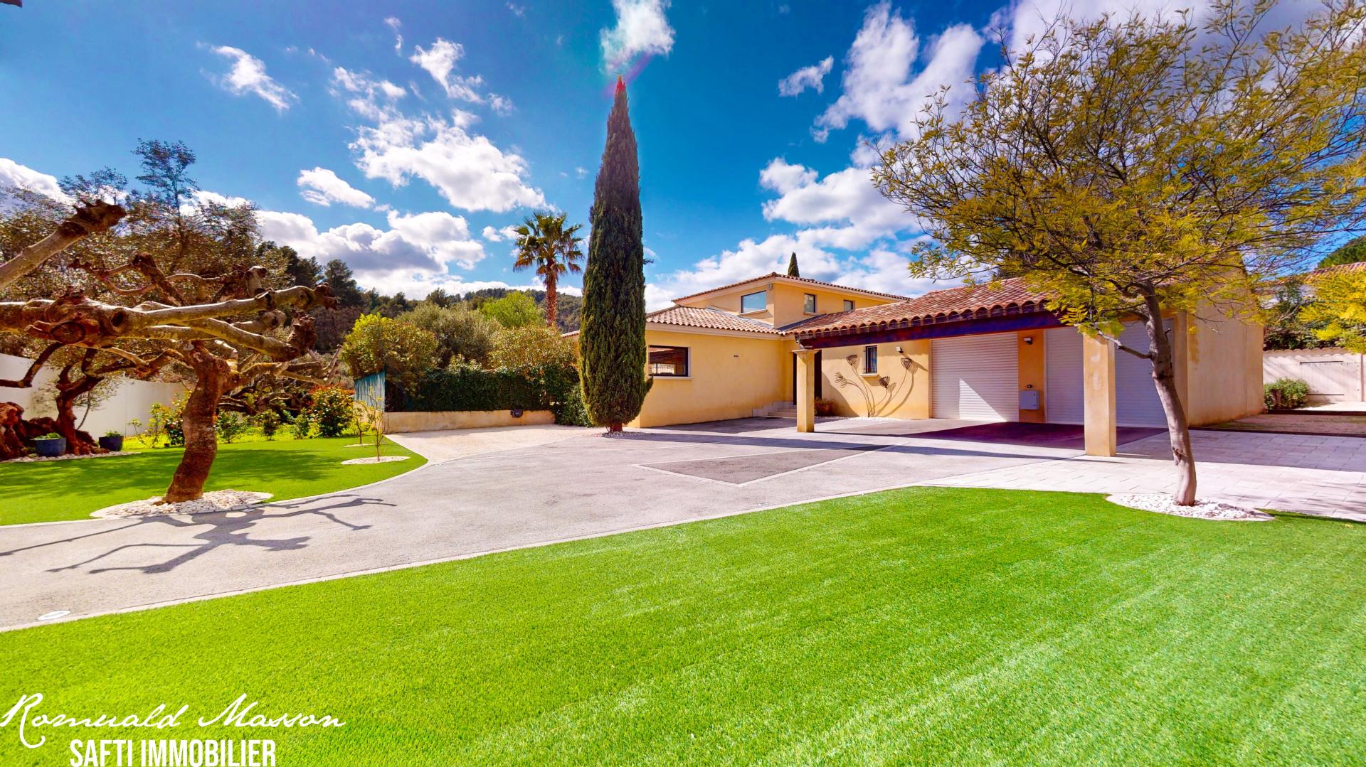 Photo 4 of the listing.