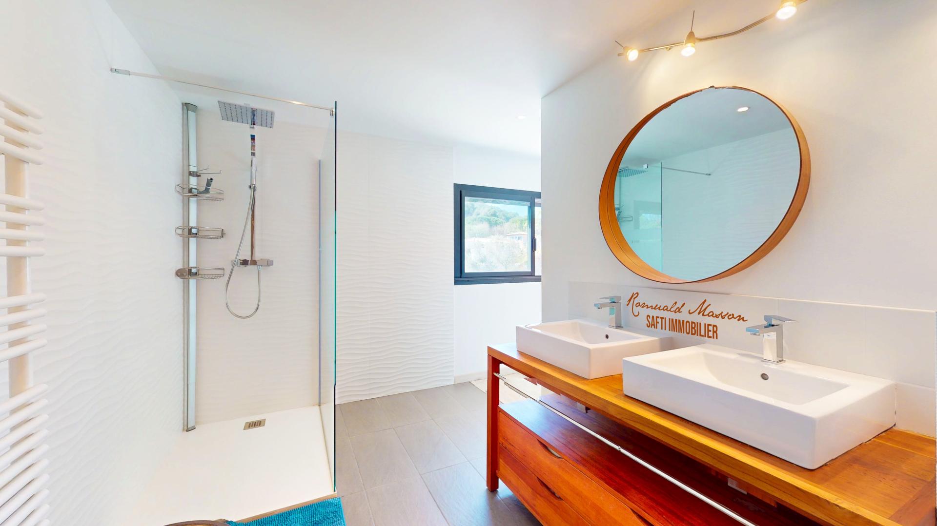 Photo 14 of the listing.