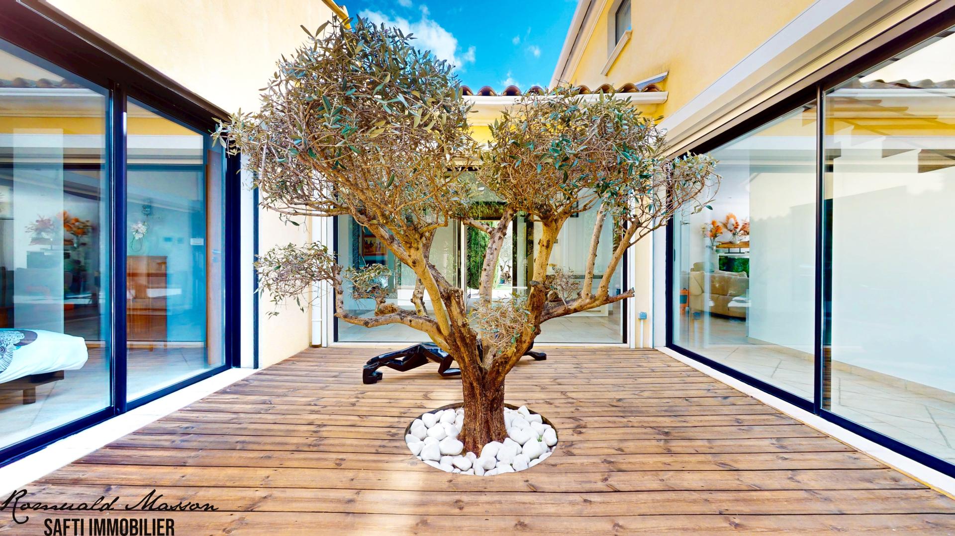 Photo 8 of the listing.