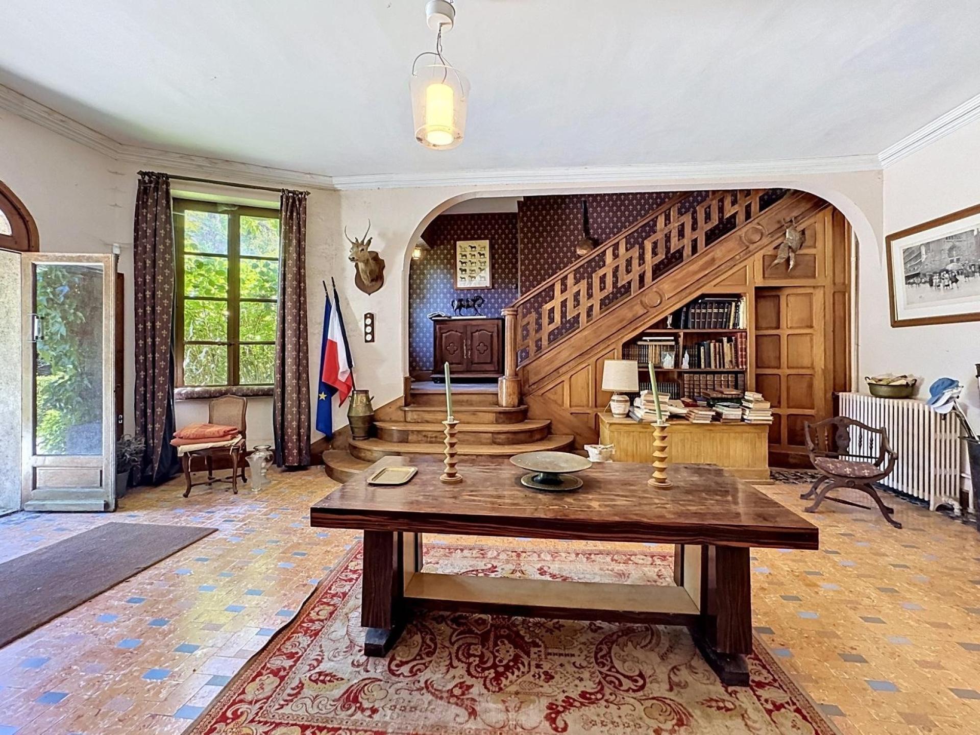 Photo 10 of the listing.