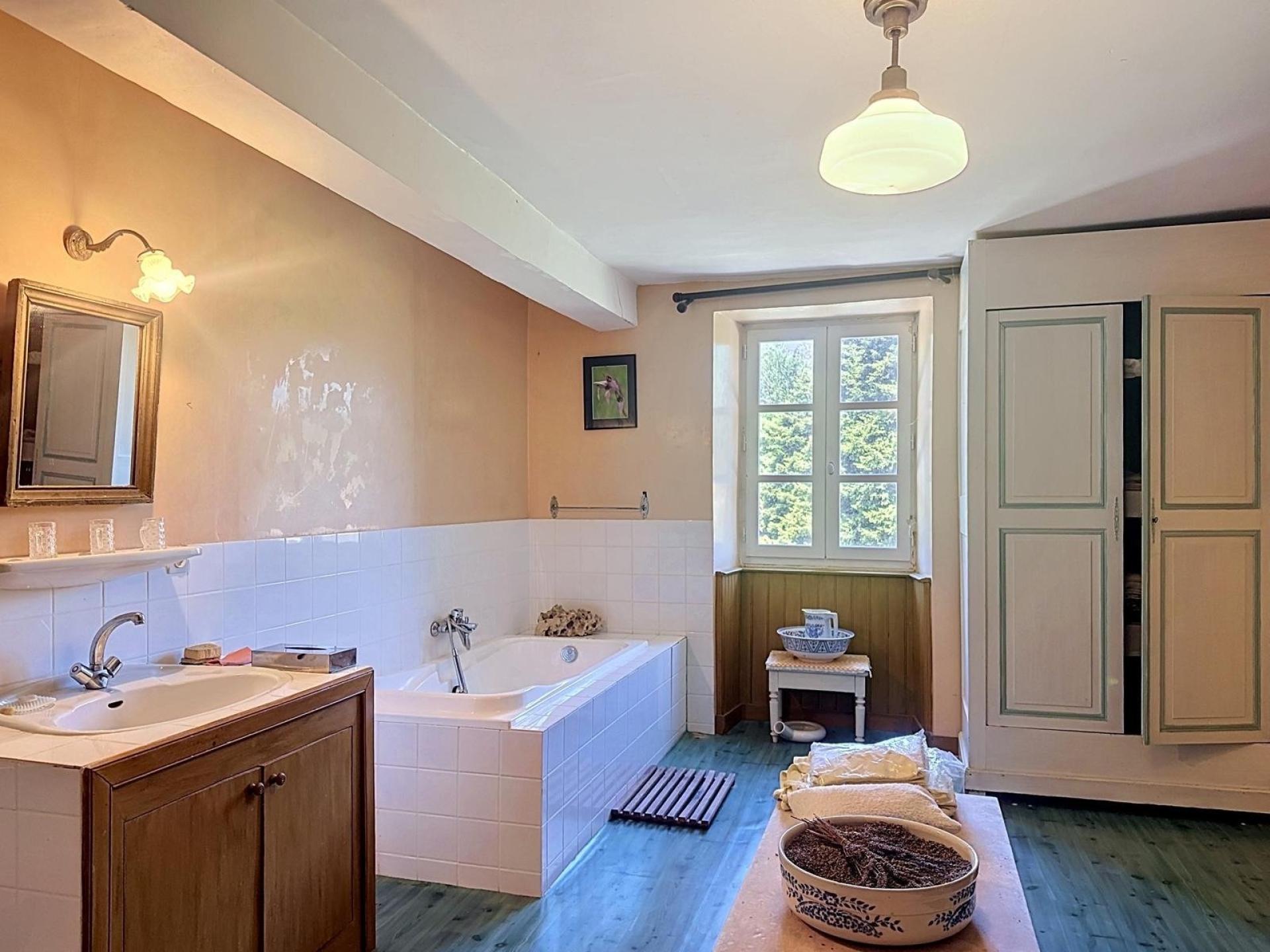 Photo 9 of the listing.