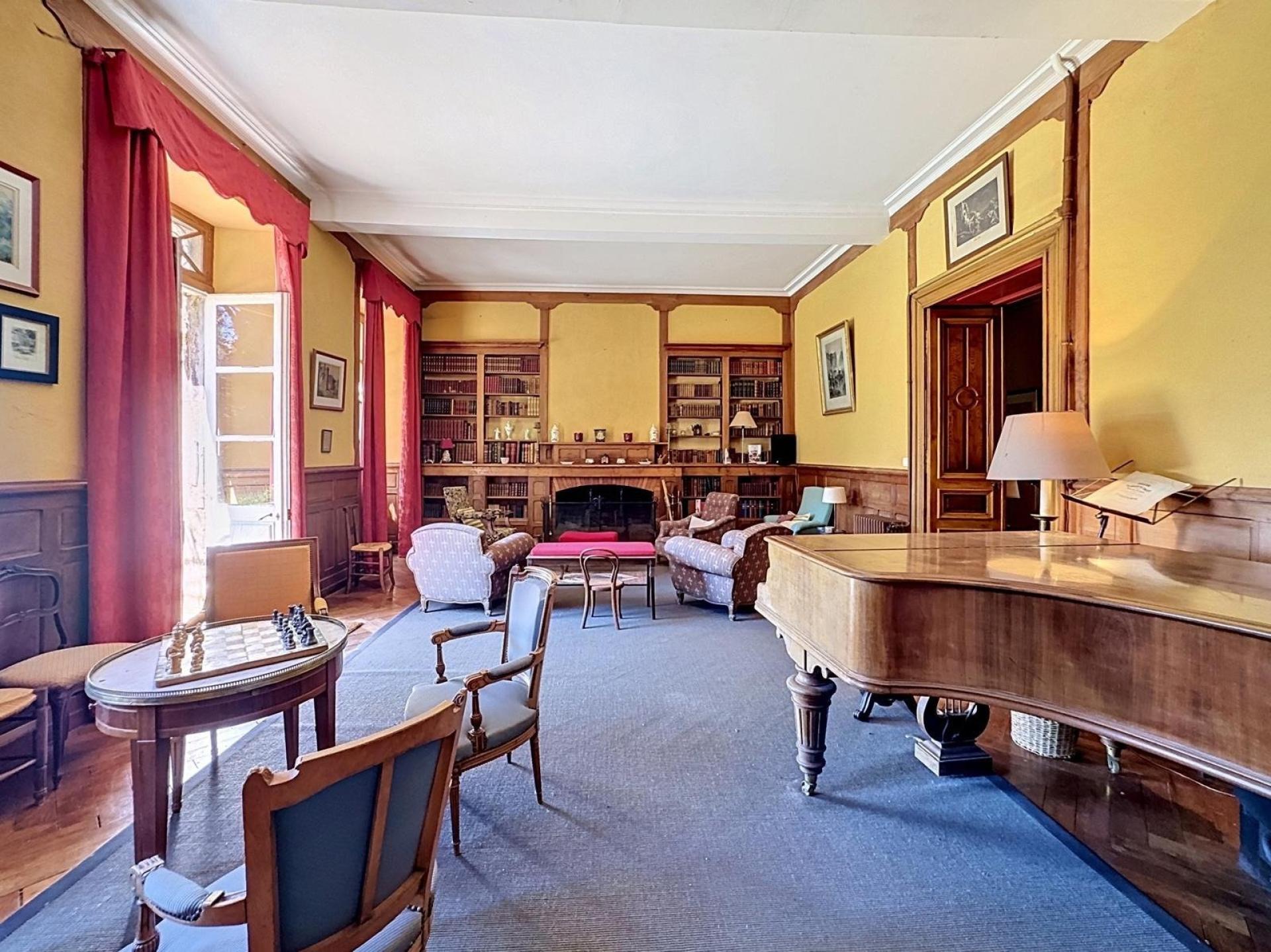 Photo 4 of the listing.