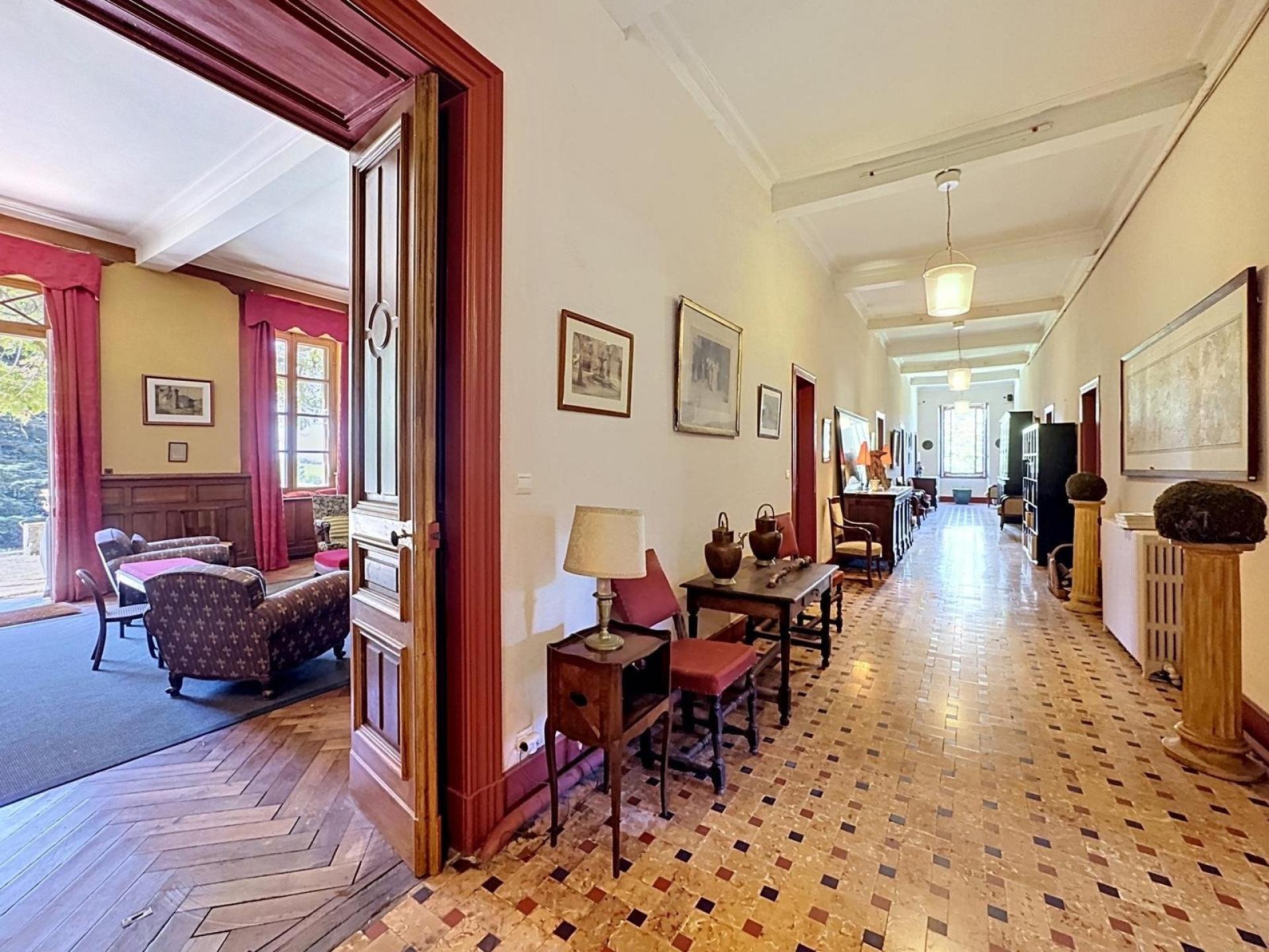 Photo 7 of the listing.