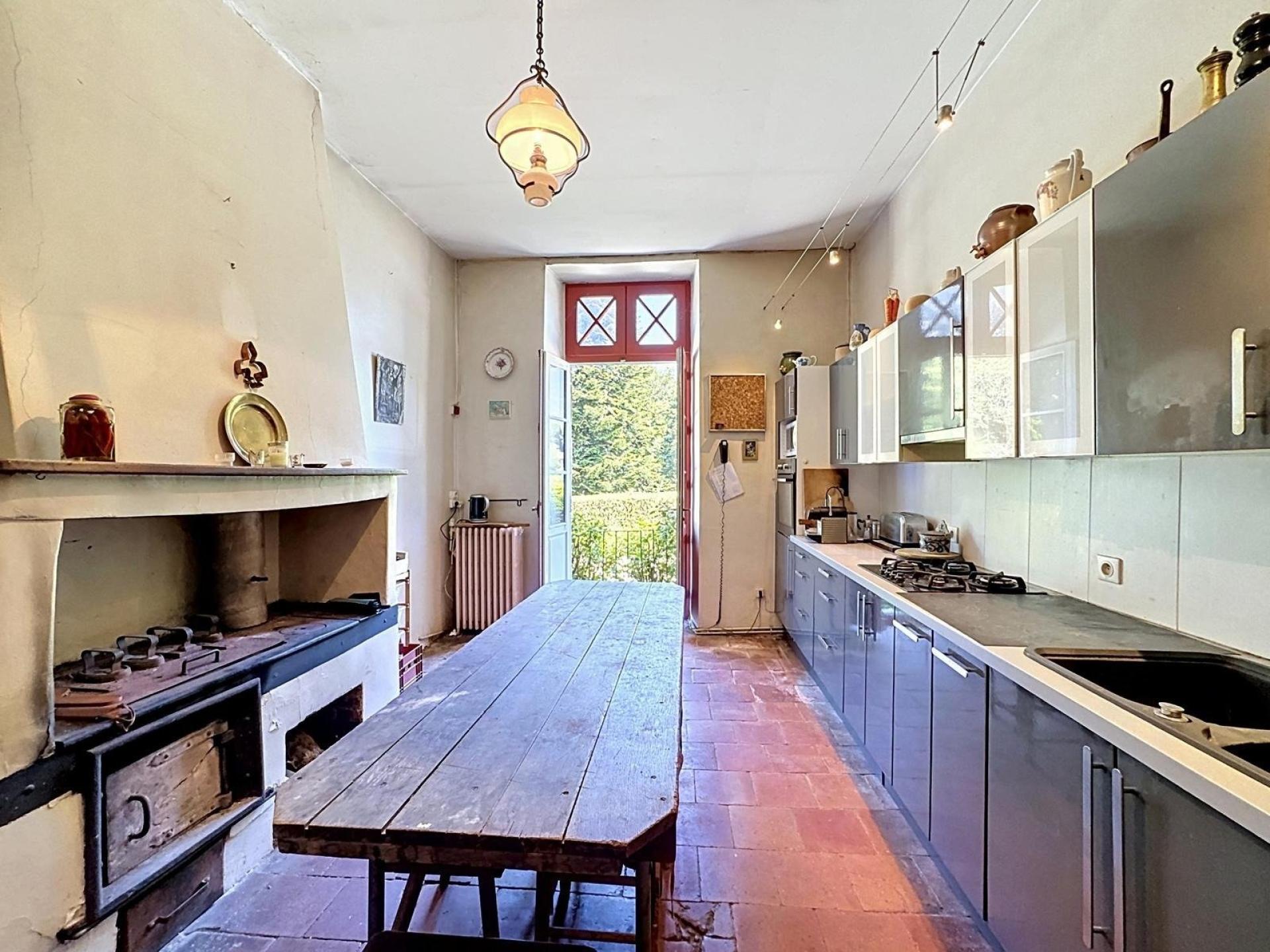 Photo 8 of the listing.