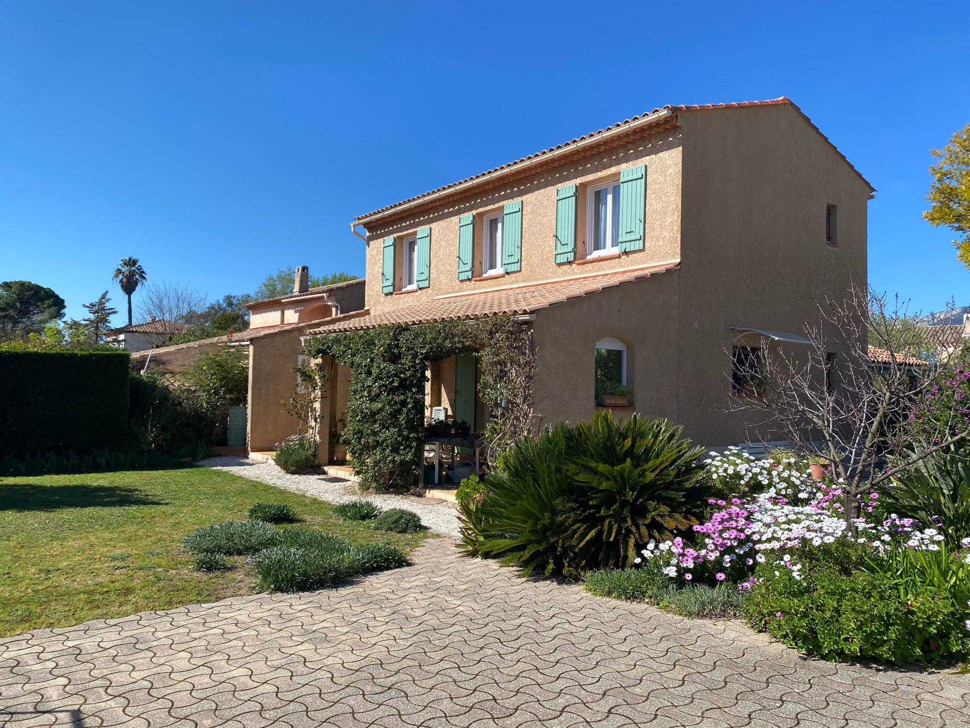 Photo 2 of the listing.