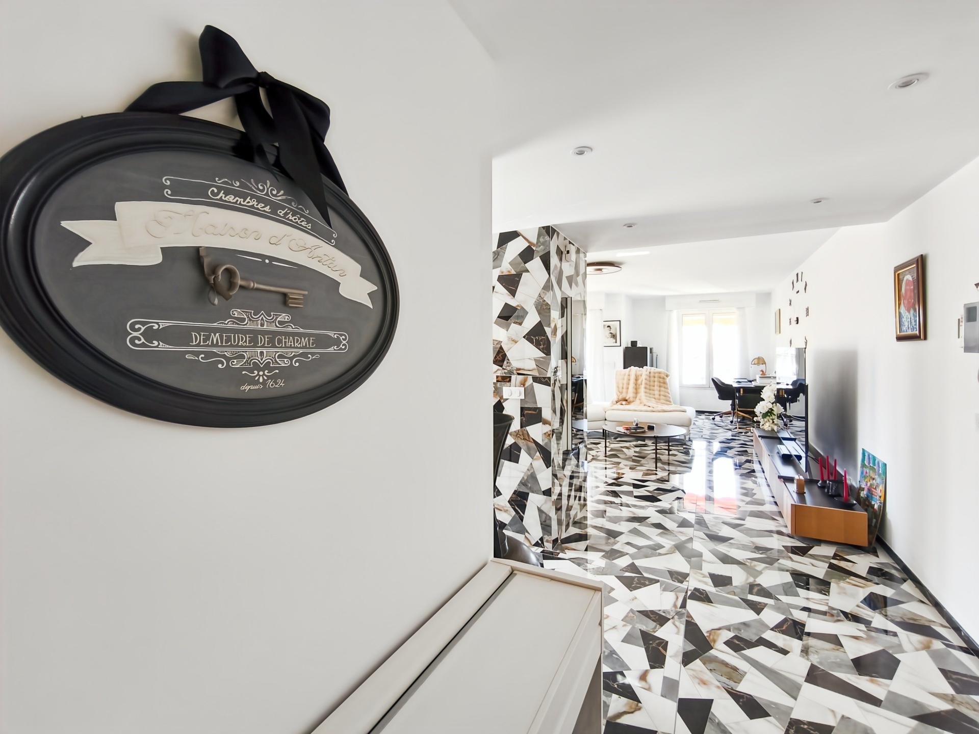 Photo 2 of the listing.