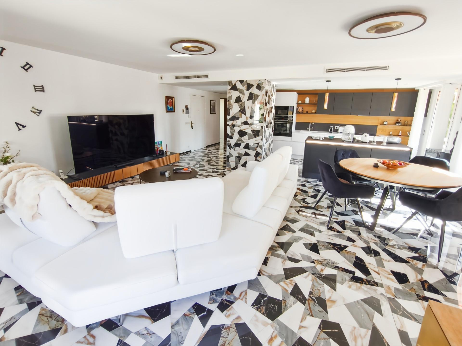 Photo 5 of the listing.