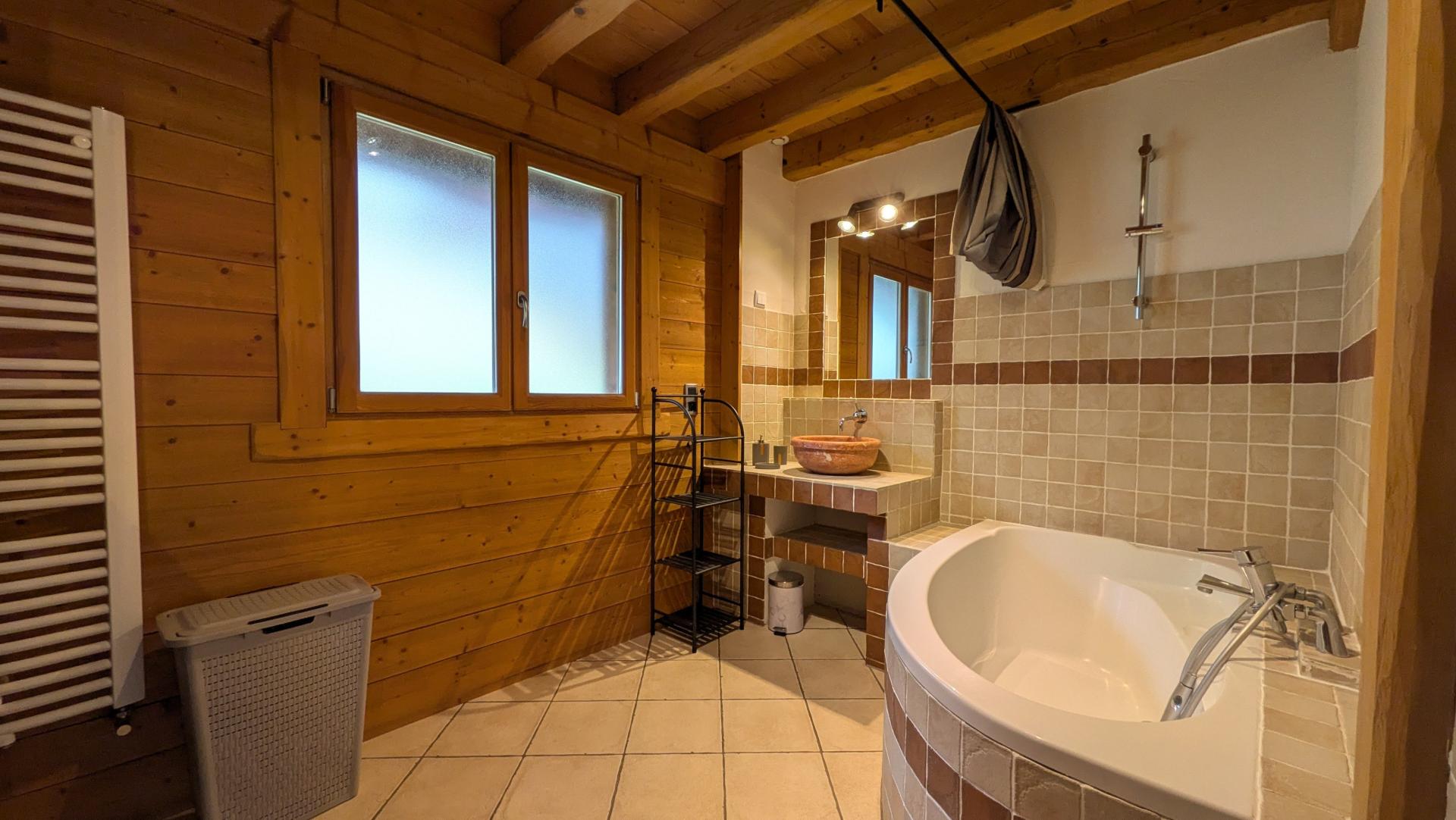 Photo 8 of the listing.