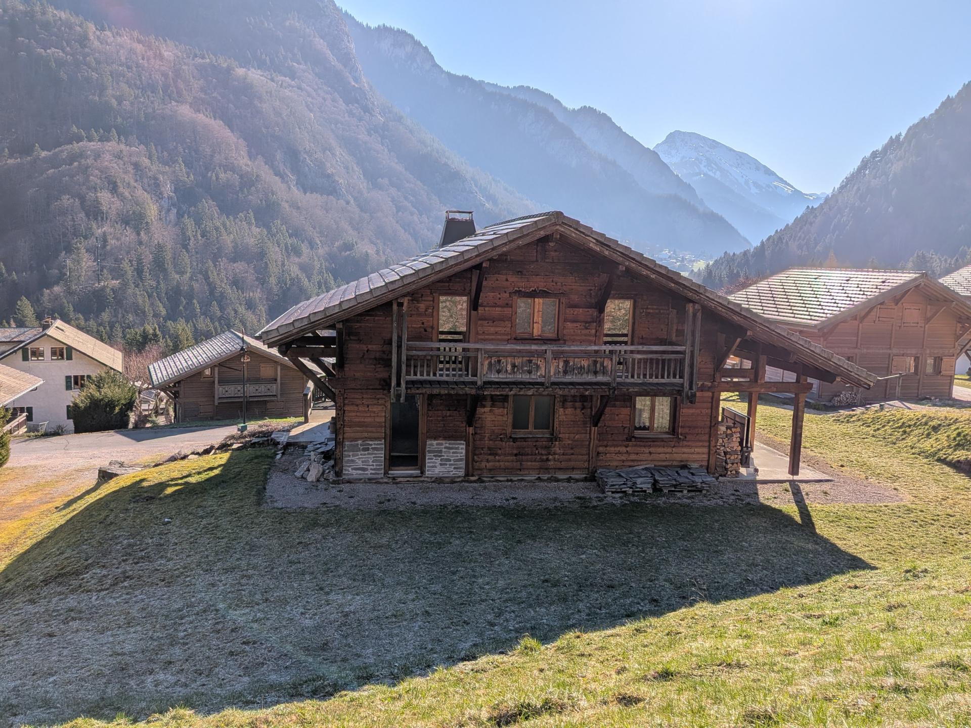 Photo 2 of the listing.