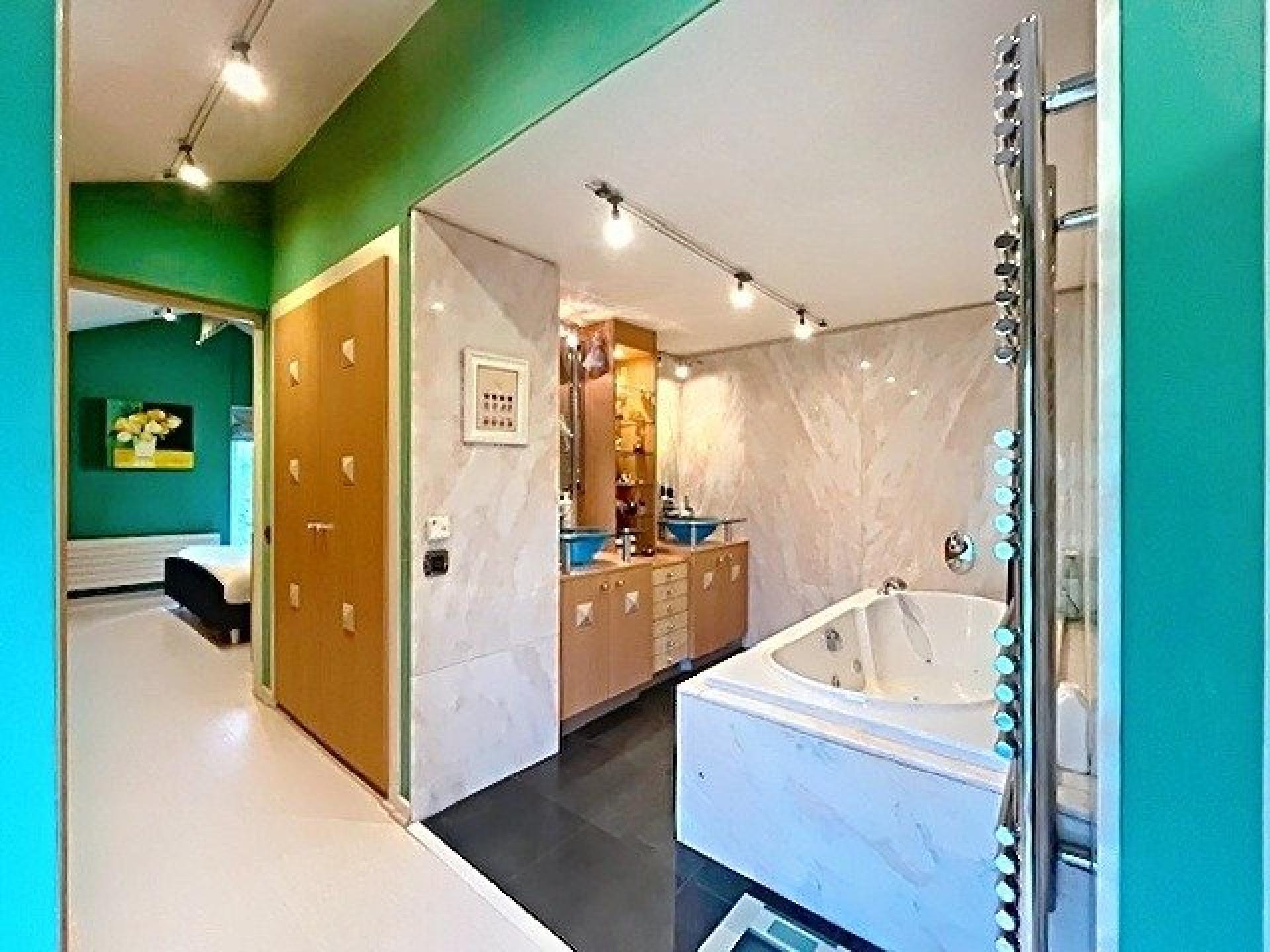 Photo 5 of the listing.