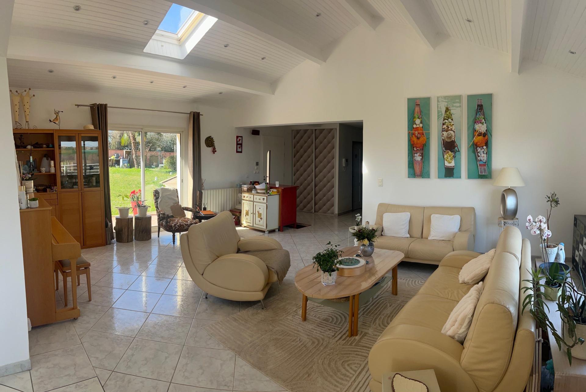 Photo 5 of the listing.