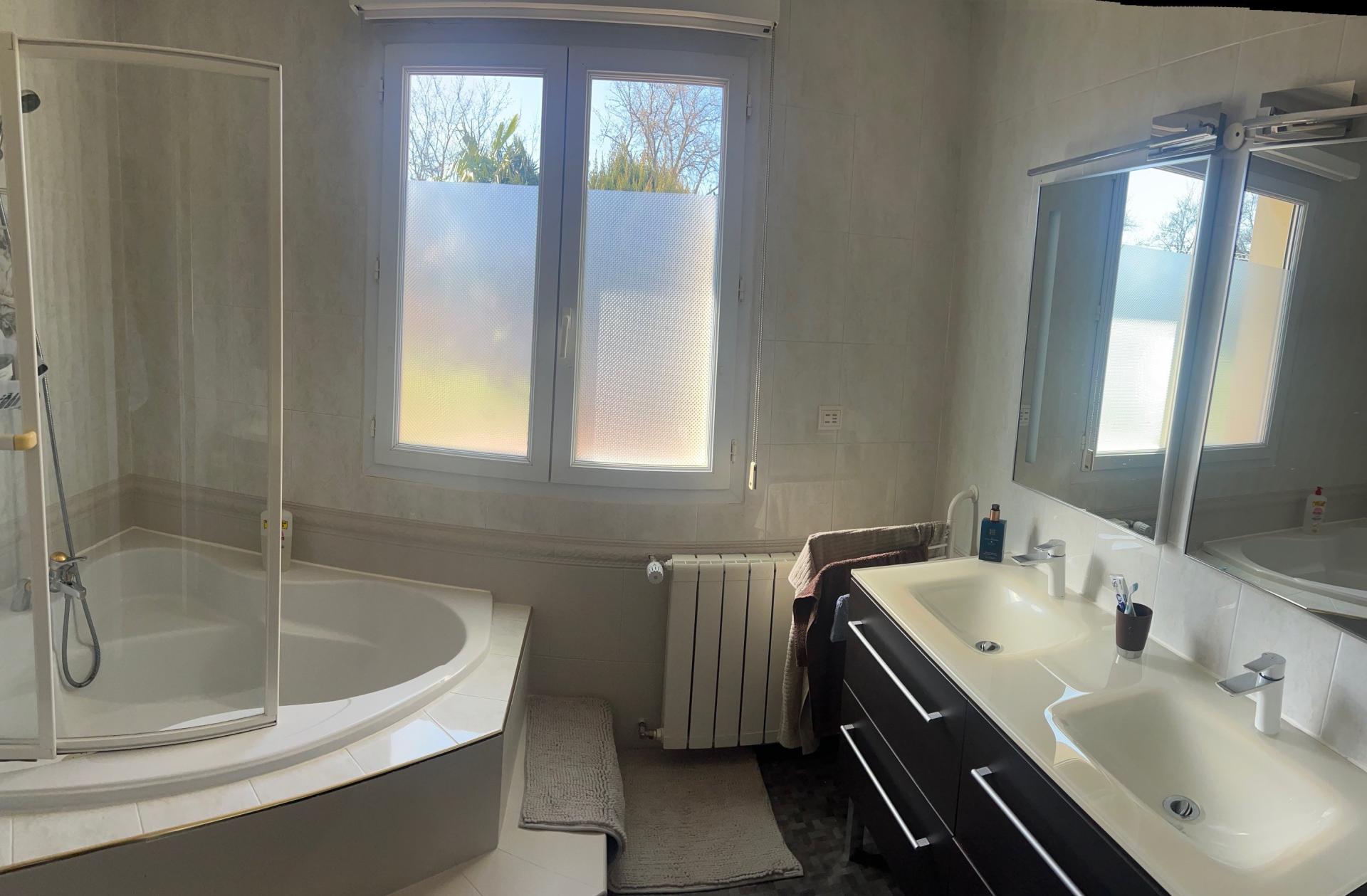 Photo 11 of the listing.