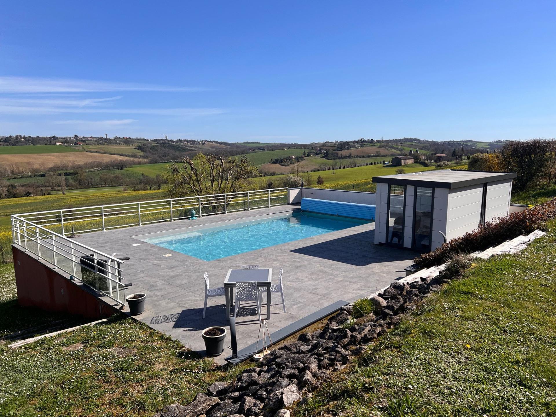 Photo 3 of the listing.