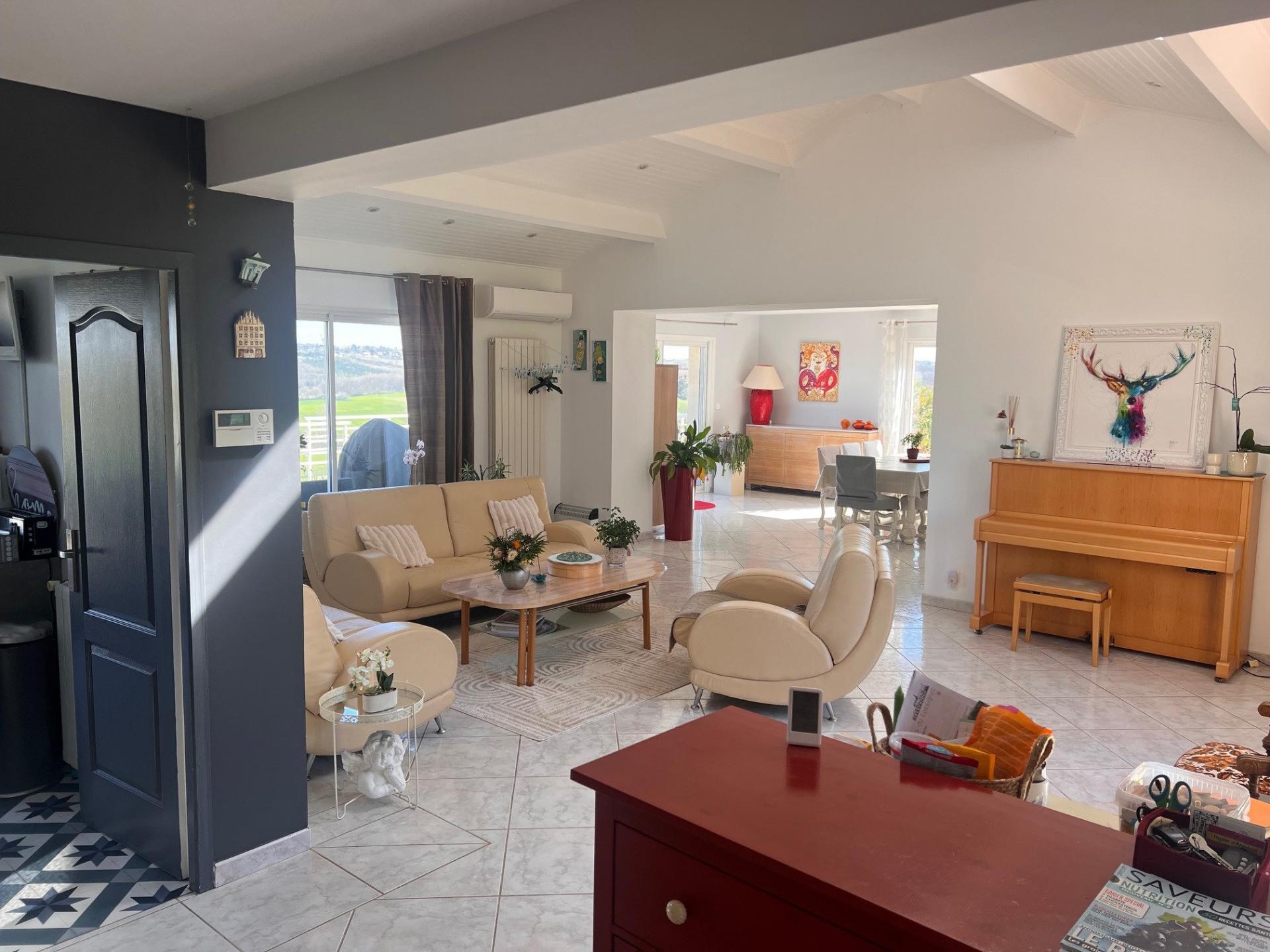 Photo 4 of the listing.