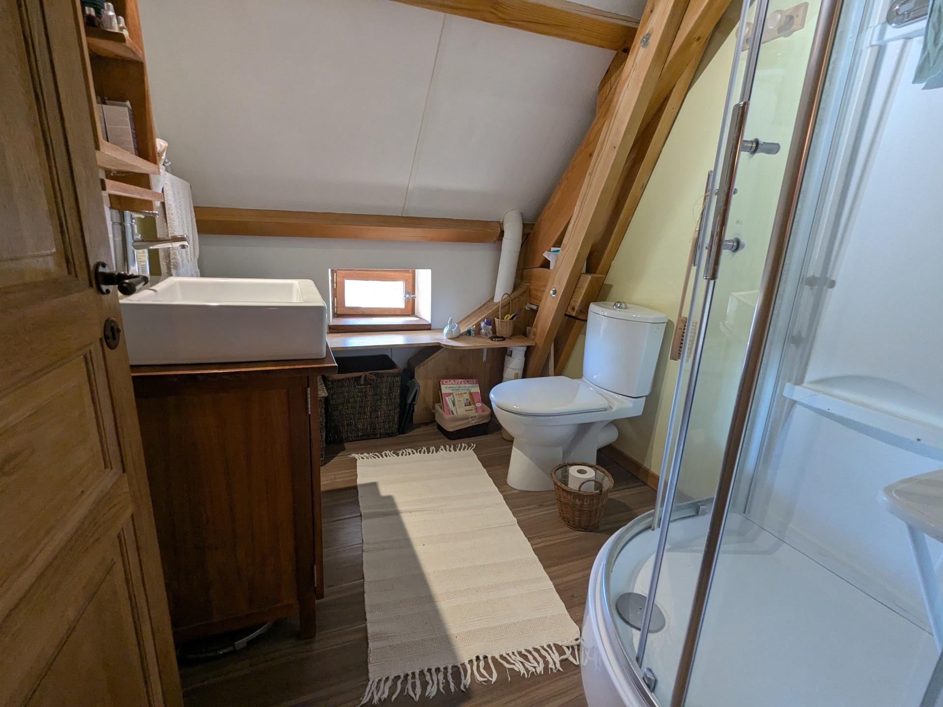 Photo 7 of the listing.