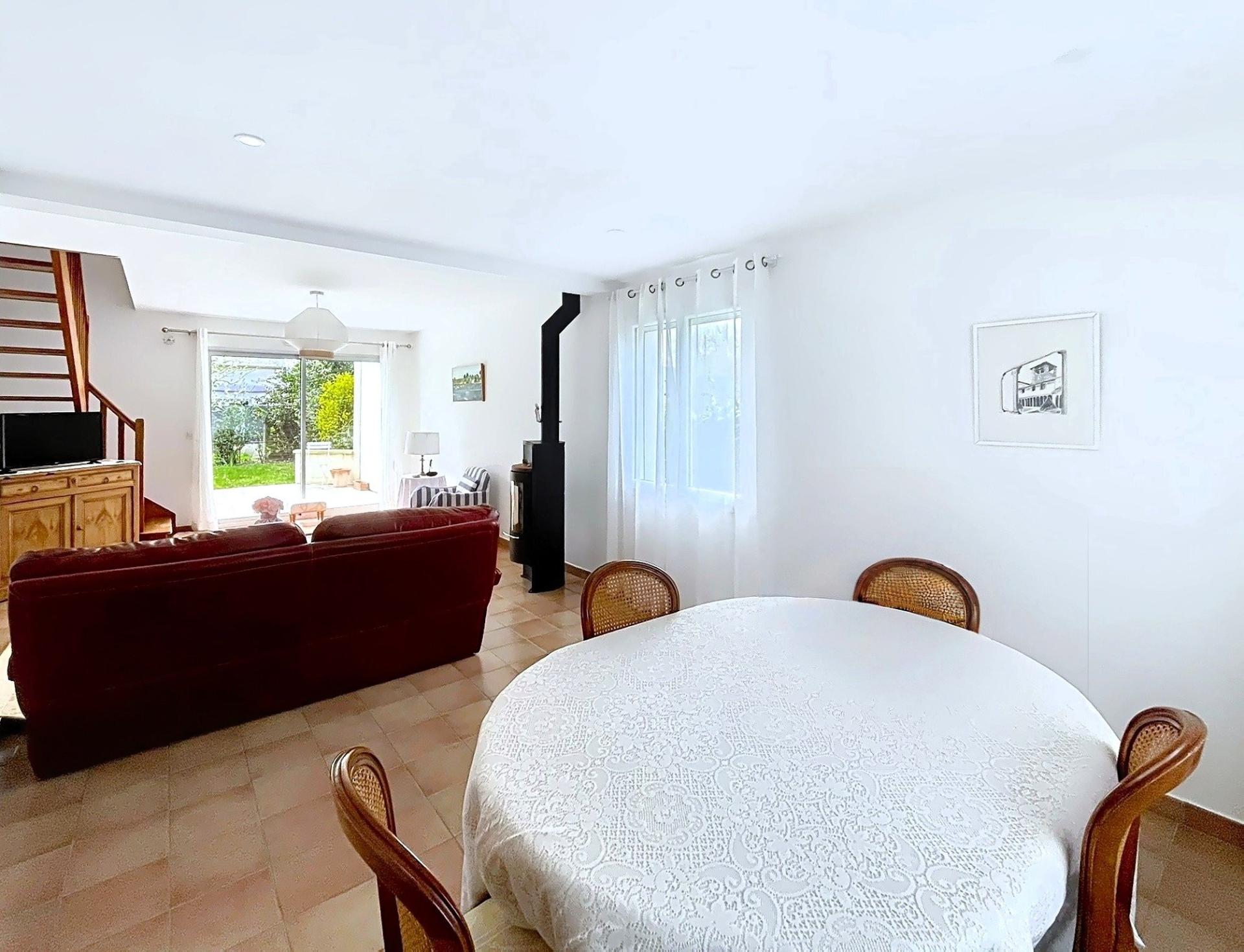 Photo 5 of the listing.