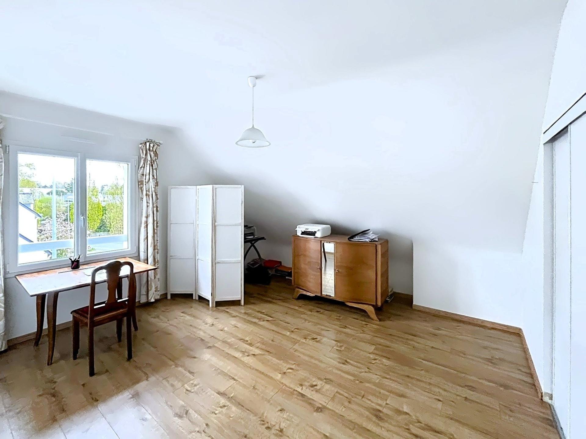 Photo 8 of the listing.