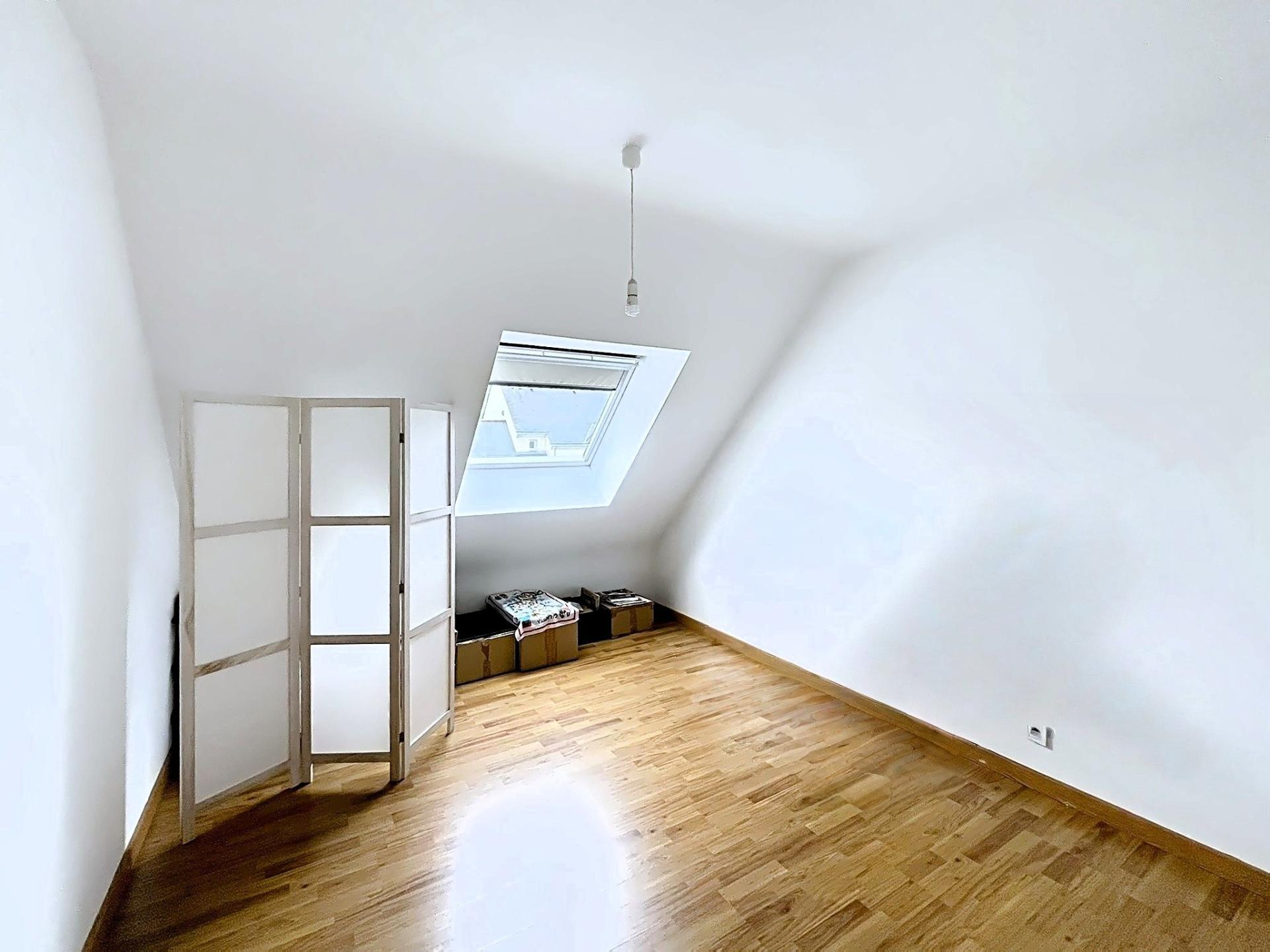 Photo 9 of the listing.