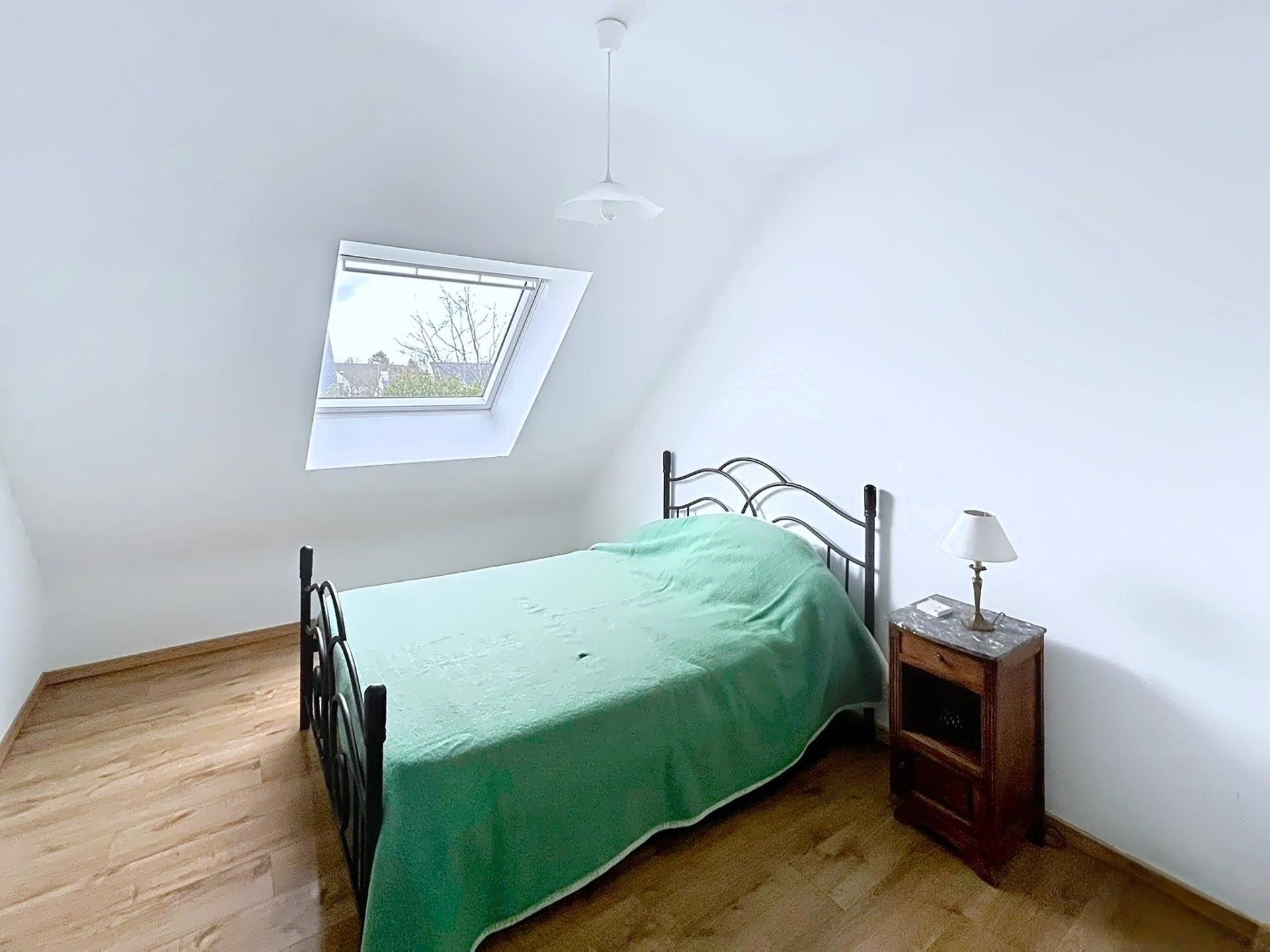 Photo 7 of the listing.