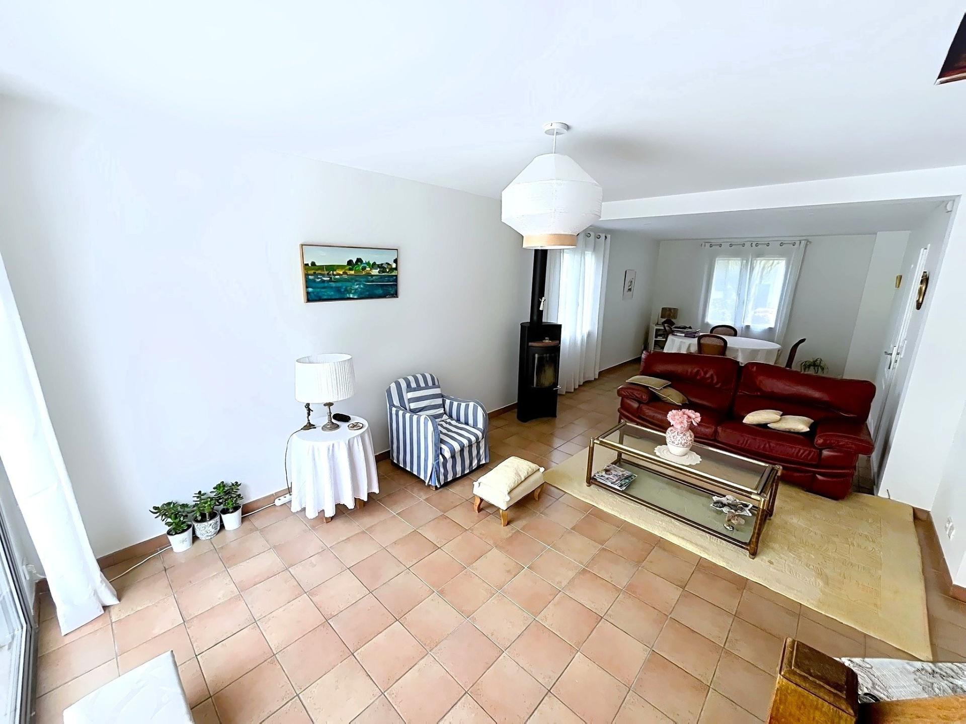 Photo 4 of the listing.