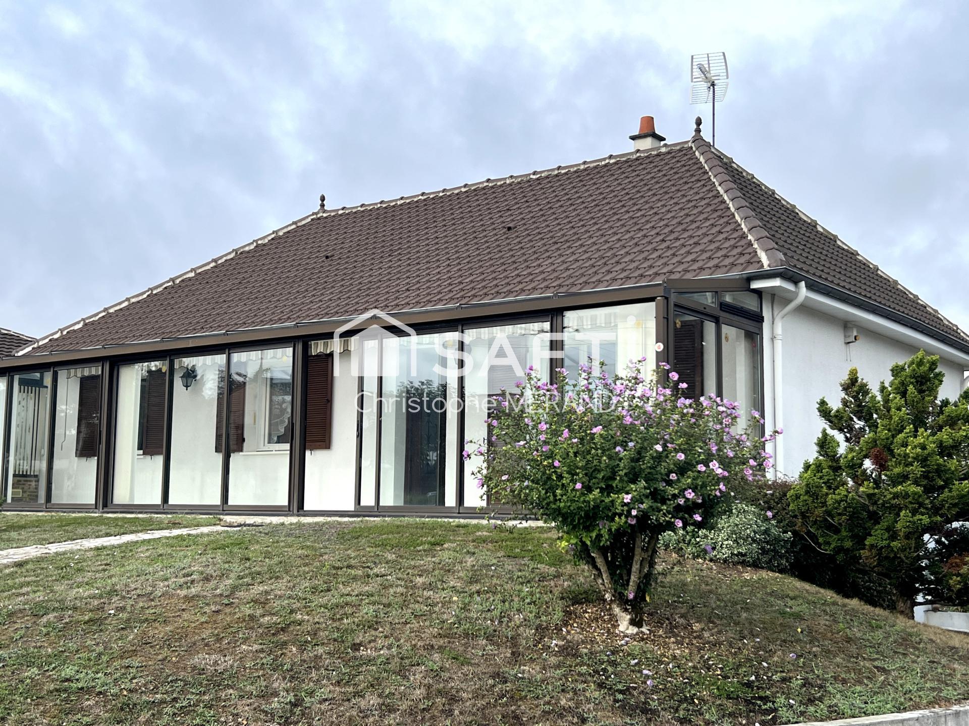 Beau pavillon dans le centre de DANGE SAINT ROMAIN