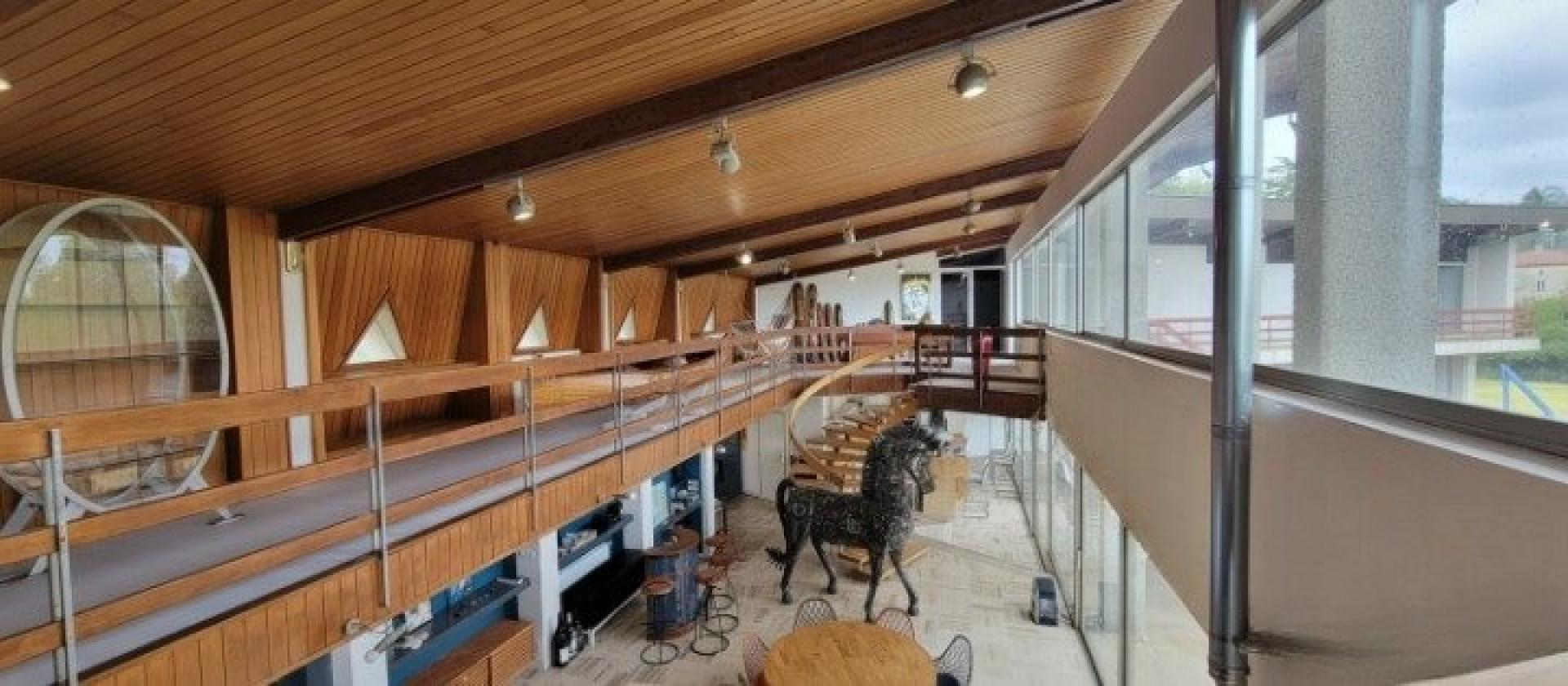 Photo 8 of the listing.