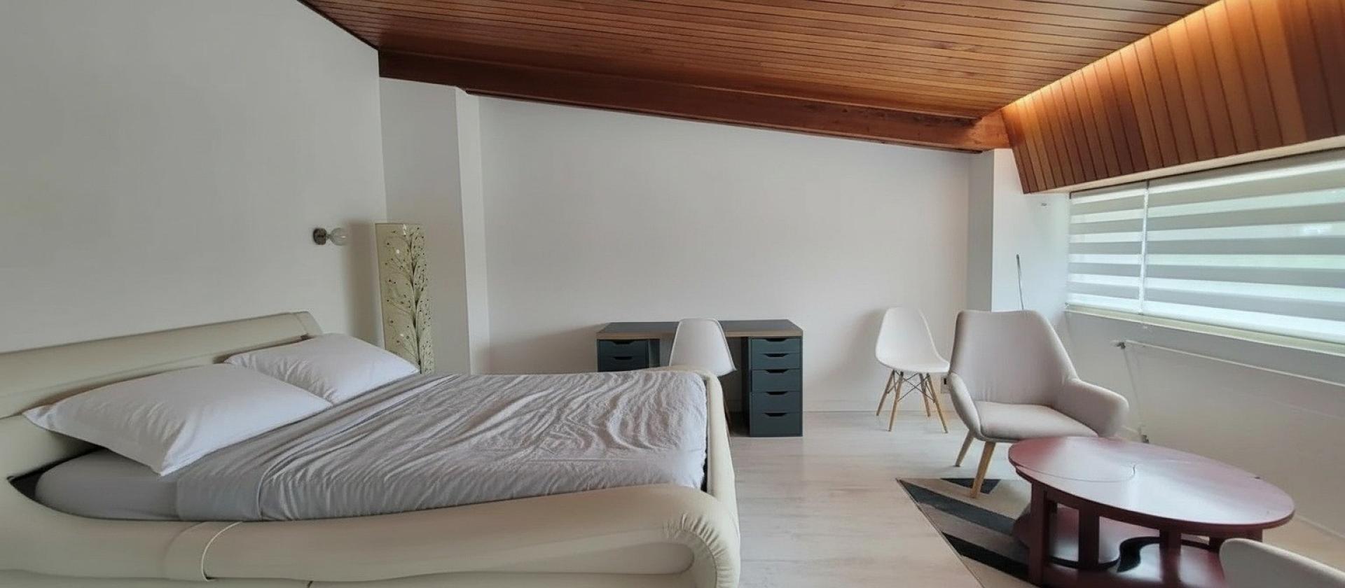 Photo 12 of the listing.