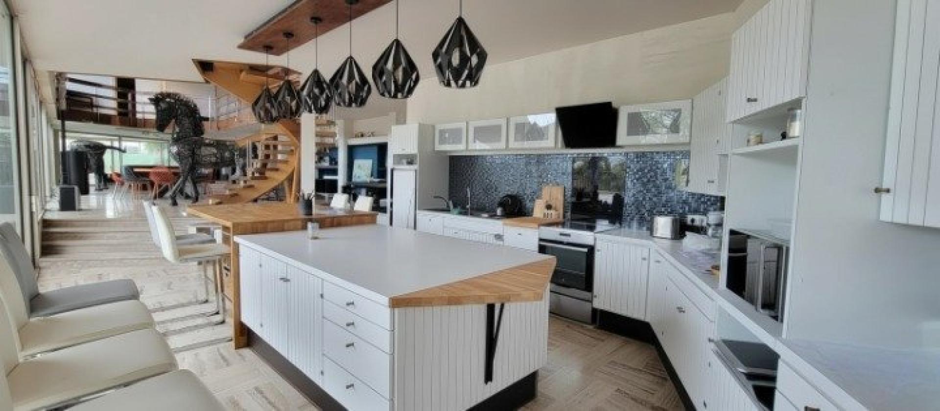 Photo 5 of the listing.