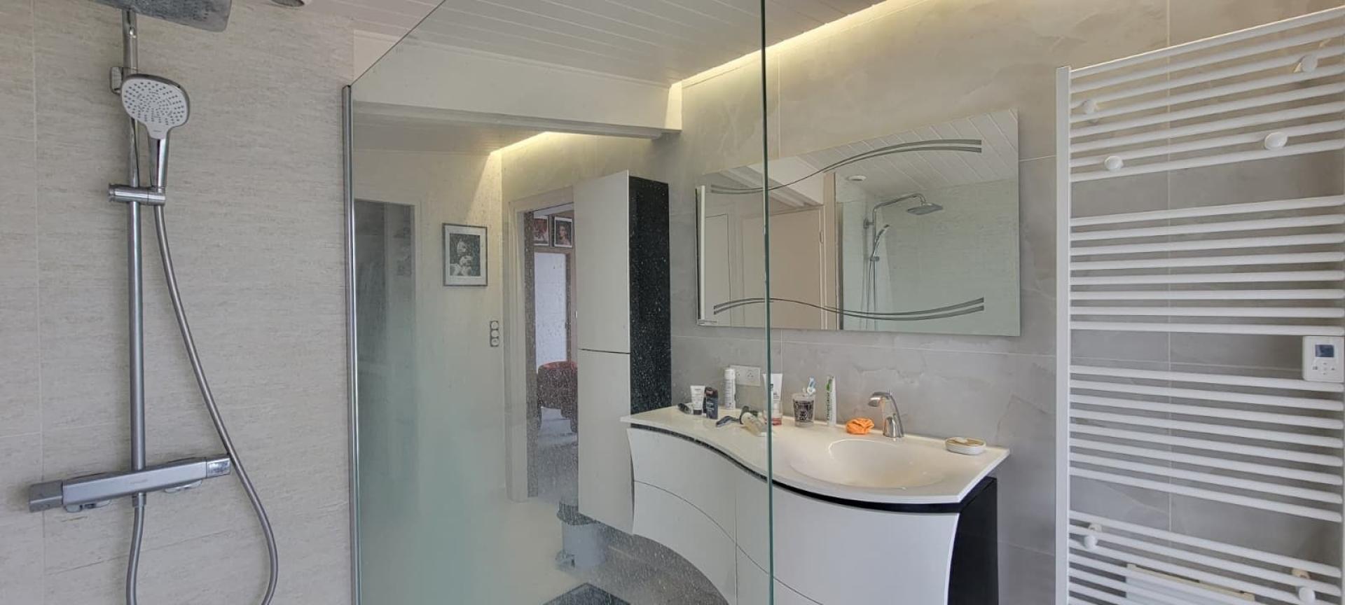 Photo 11 of the listing.